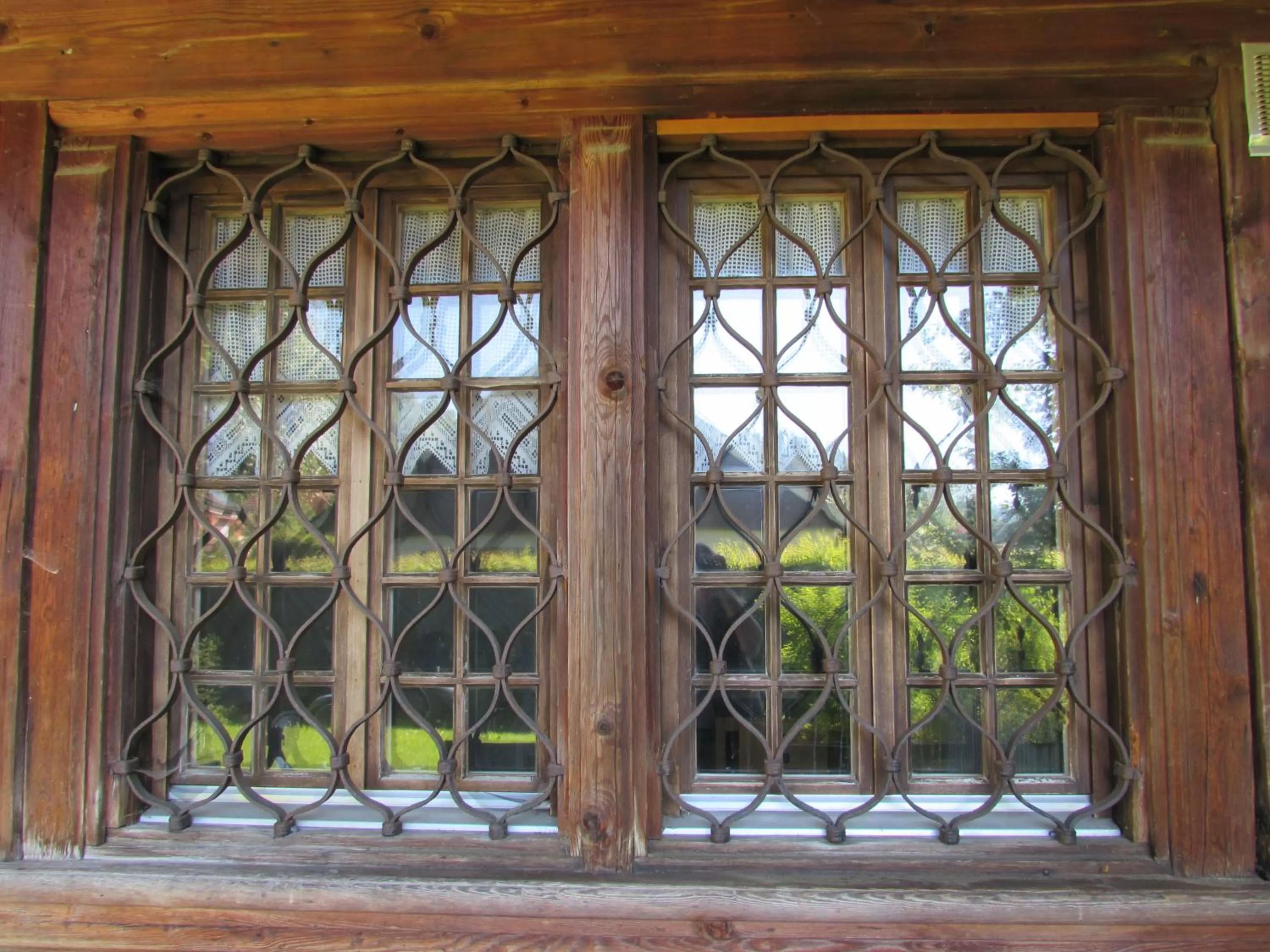 Decorative detail, Facade/Entrance in Emme Lodge
