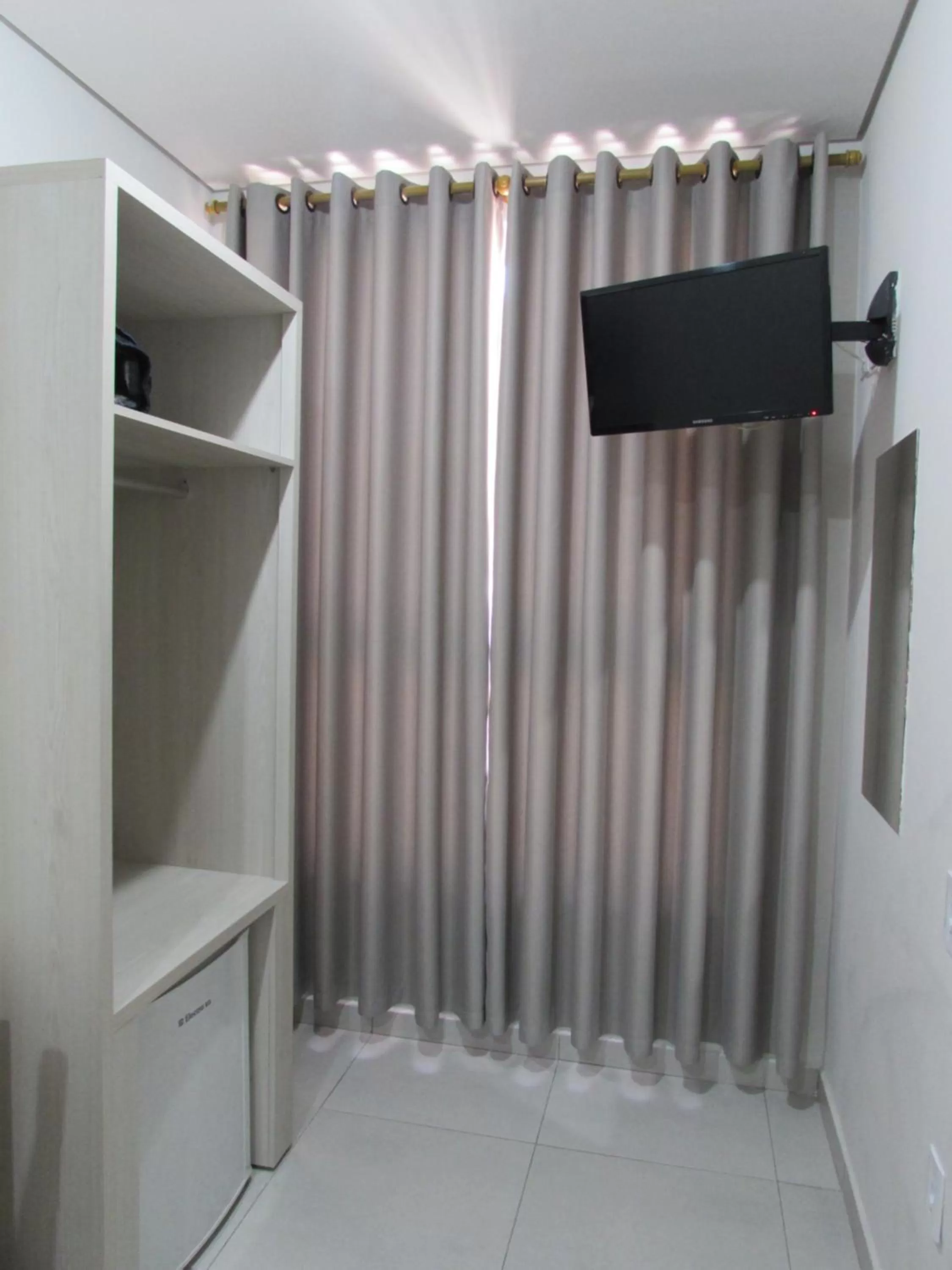 TV and multimedia in Hotel Salomão - Próximo a 25 de Março, Bom Retiro, Brás e Rua Santa Efigênia, a 2 minutos do Mirante Sampa Sky e pista de Skate Anhangabaú