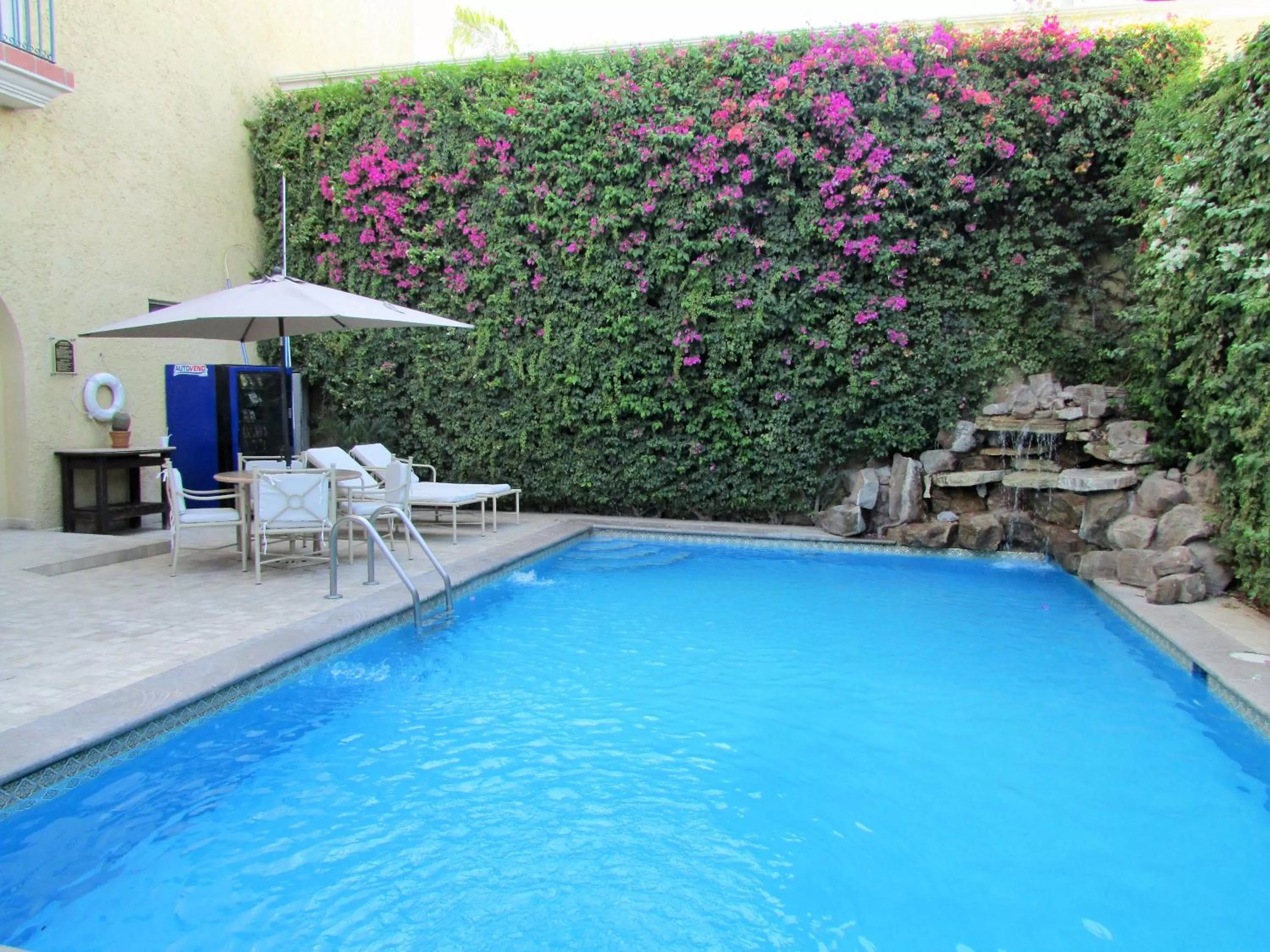 Swimming pool in Best Western Hotel Posada Del Rio Express