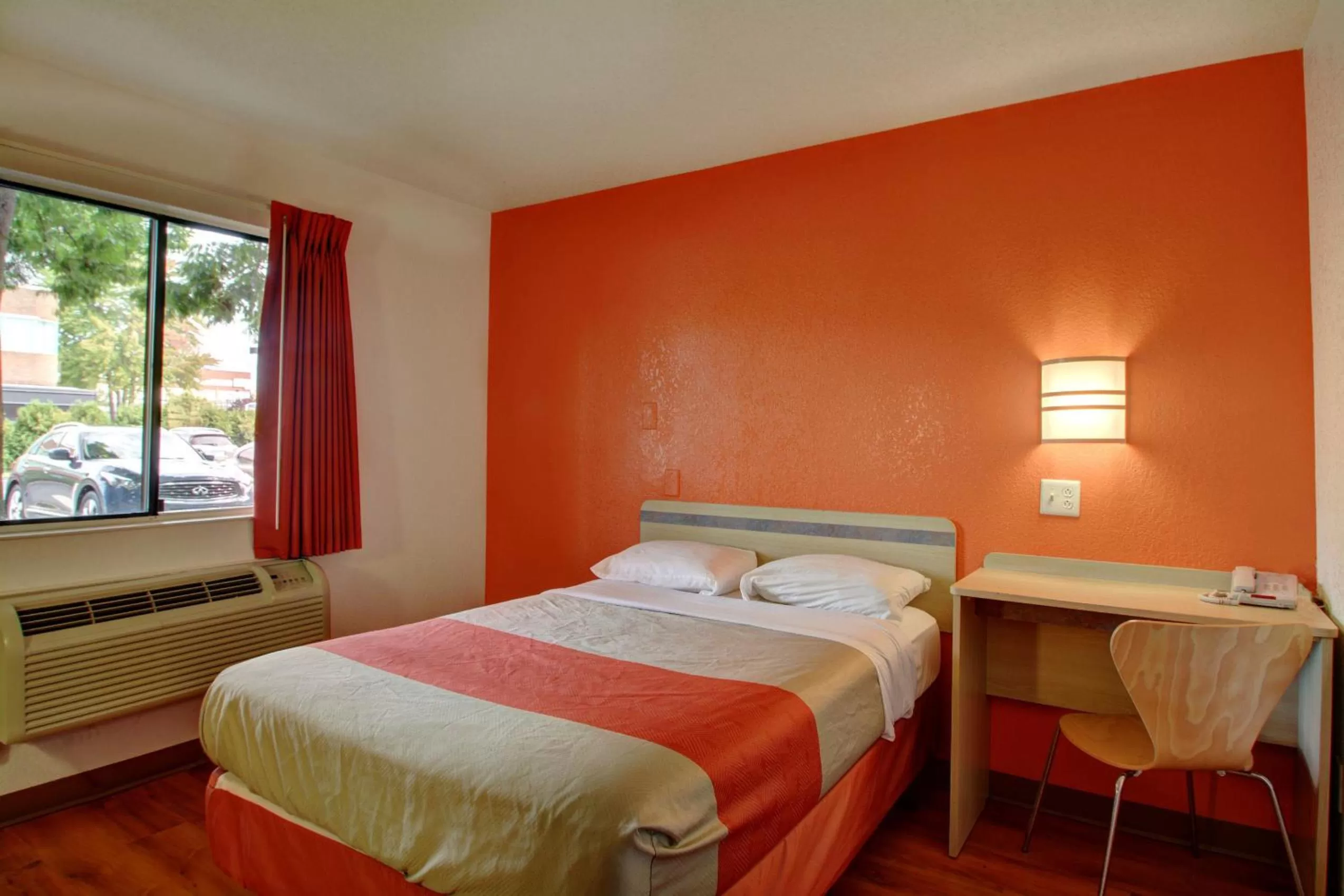 Seating area, Bed in Motel 6-Wethersfield, CT - Hartford