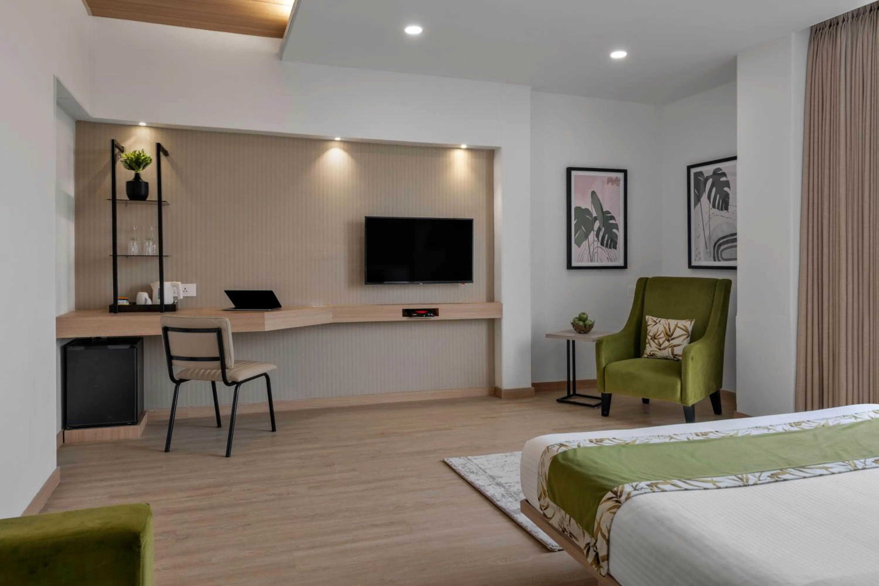 Bed in Lemon Tree Hotel, Vadodara