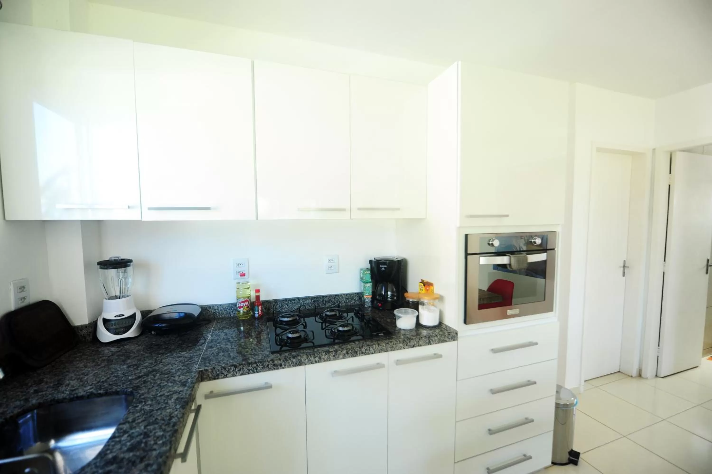 Kitchen/Kitchenette in Manga Verde Beach Residence
