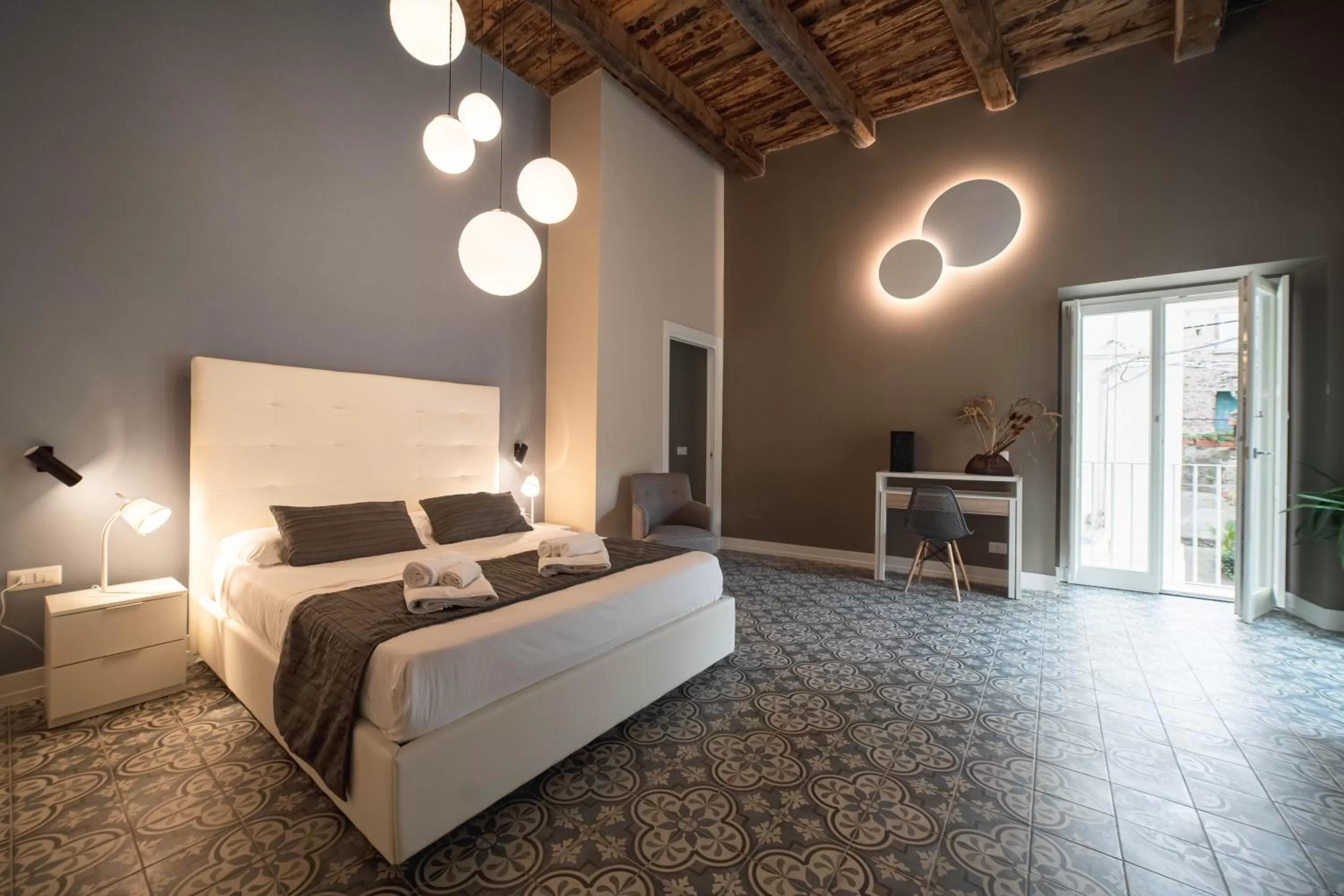 Bed in Palazzo Paladini - Luxury Suites in the Heart of the Old Town