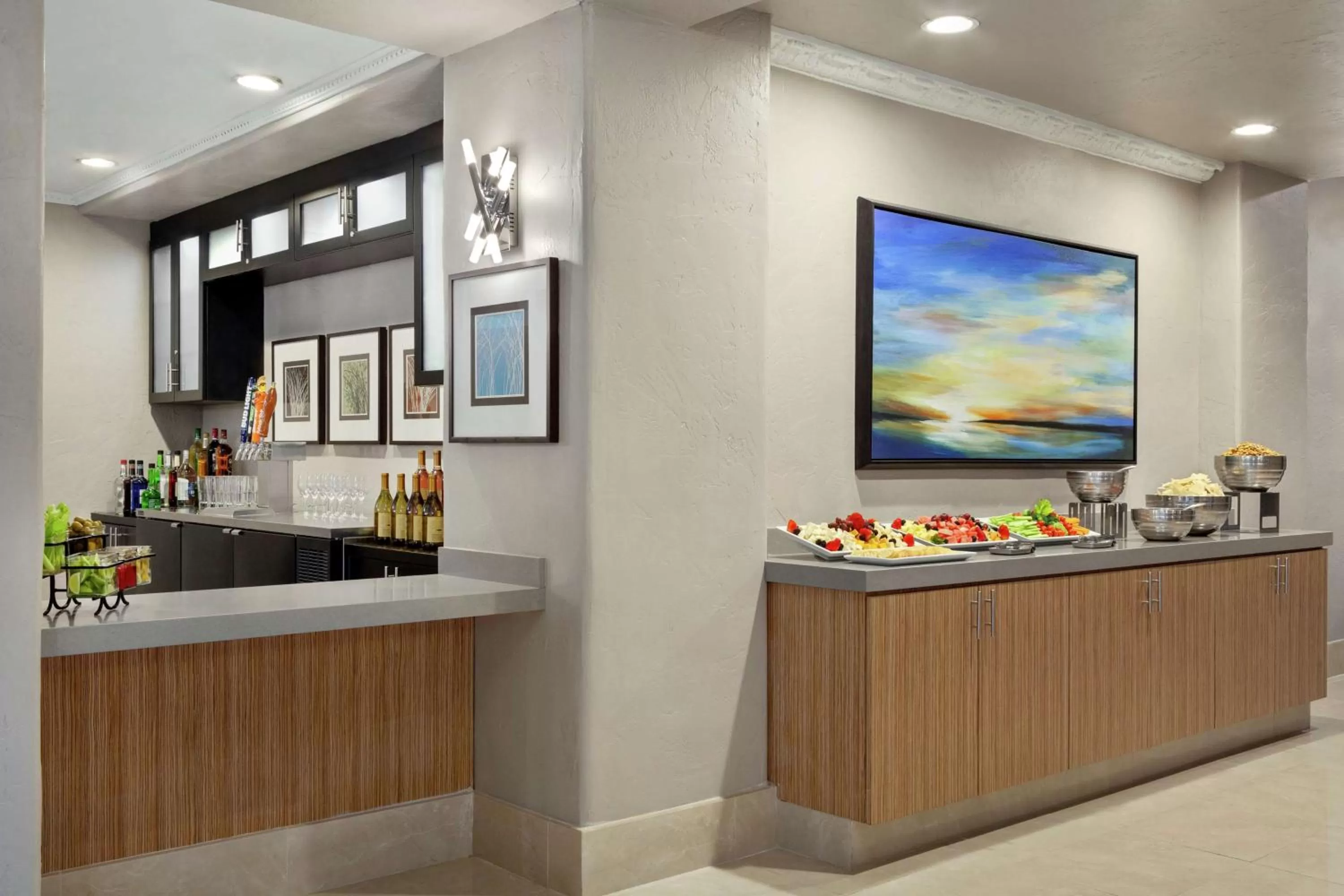 Lounge or bar in Embassy Suites by Hilton Santa Ana Orange County Airport