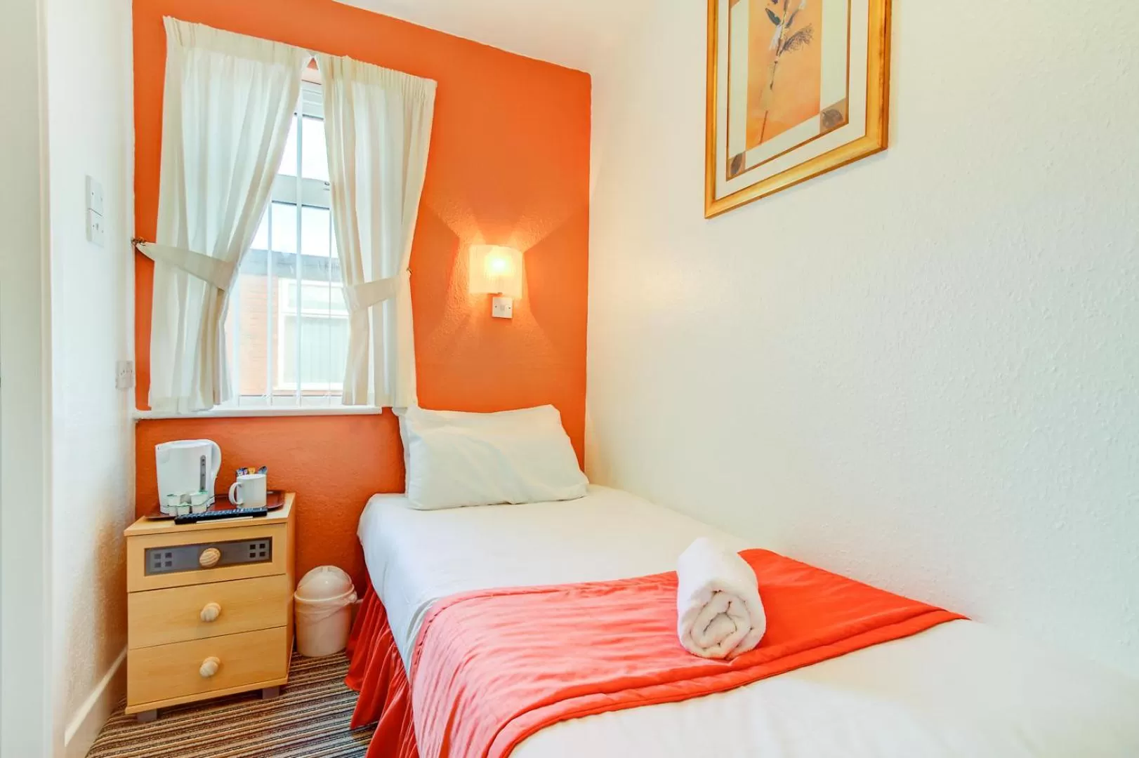 Bedroom, Bed in The Sandringham Court Hotel & Sports Bar-Groups Welcome here-High Speed Wi-Fi