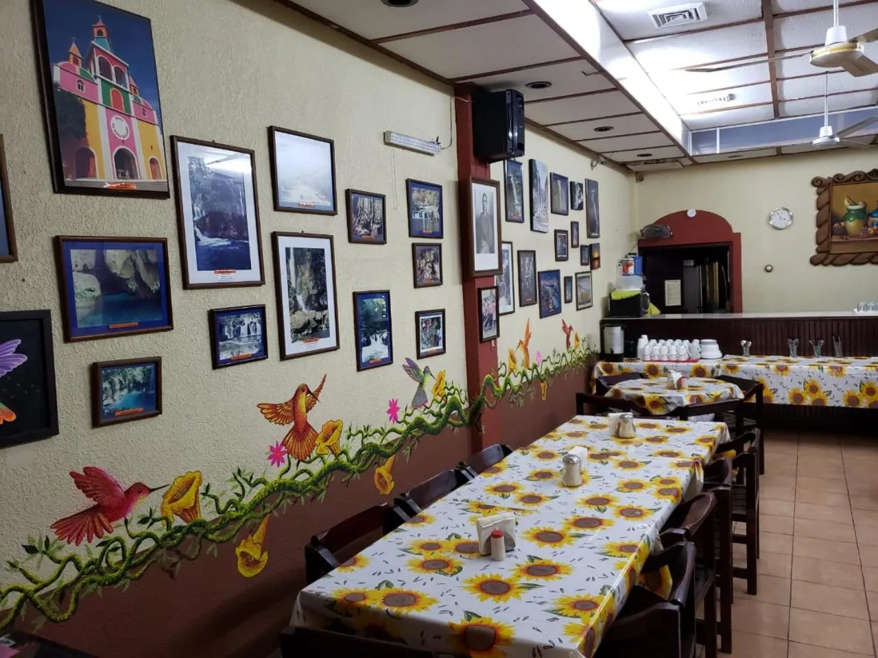 Restaurant/places to eat in Hotel Riviera