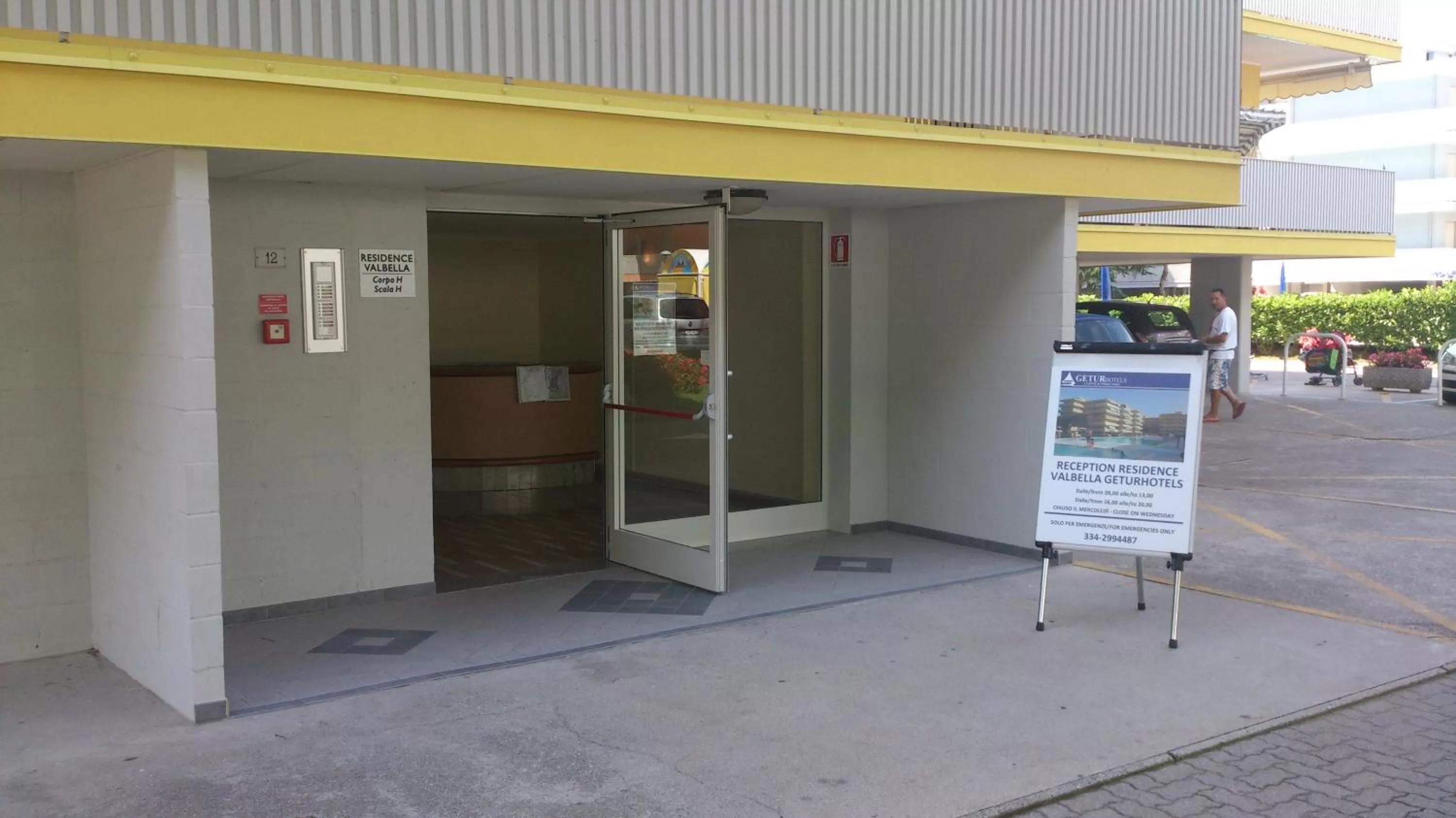 Facade/entrance in Residence Valbella - GETURHOTELS