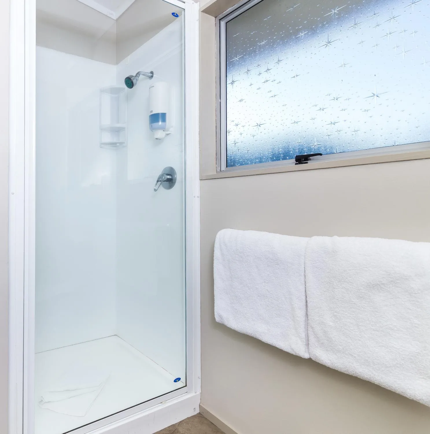 Shower in Twin Peaks Lakeside Inn