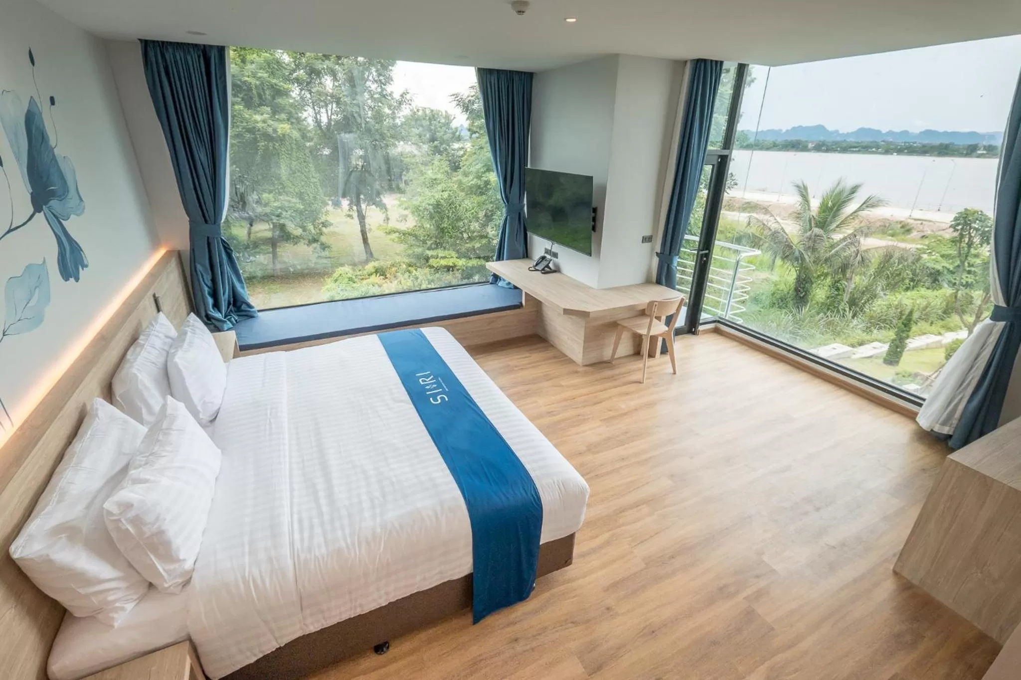 Bedroom, Bed in Siri regent Hotel