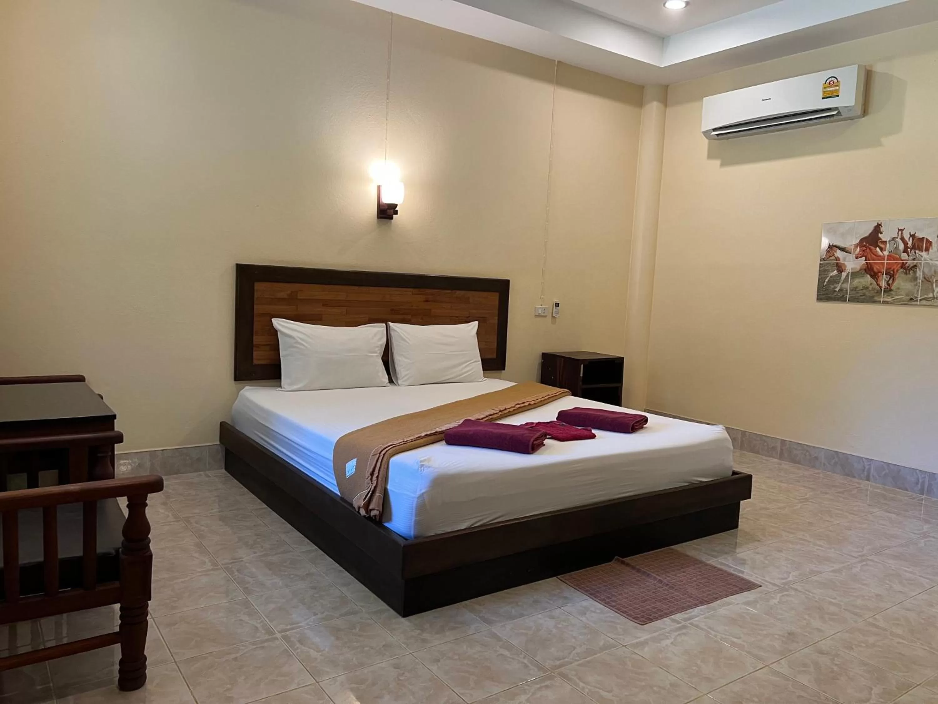 Bed in Ao Thong beach Resort