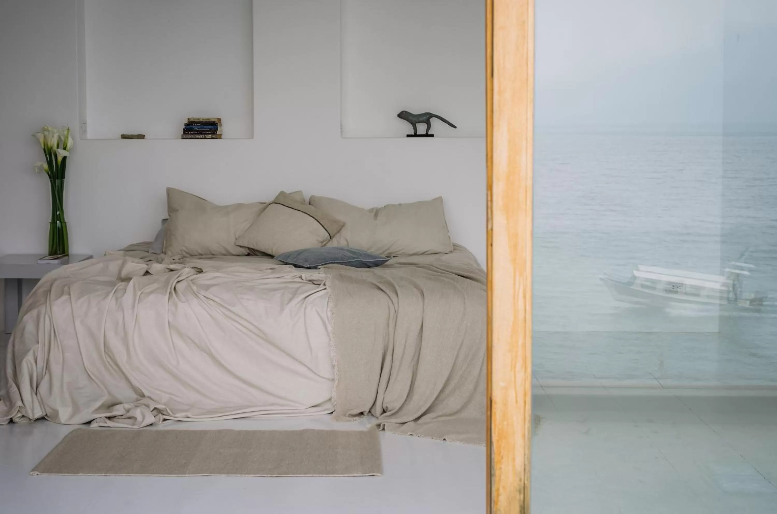 Photo of the whole room, Bed in Anzan Atitlan