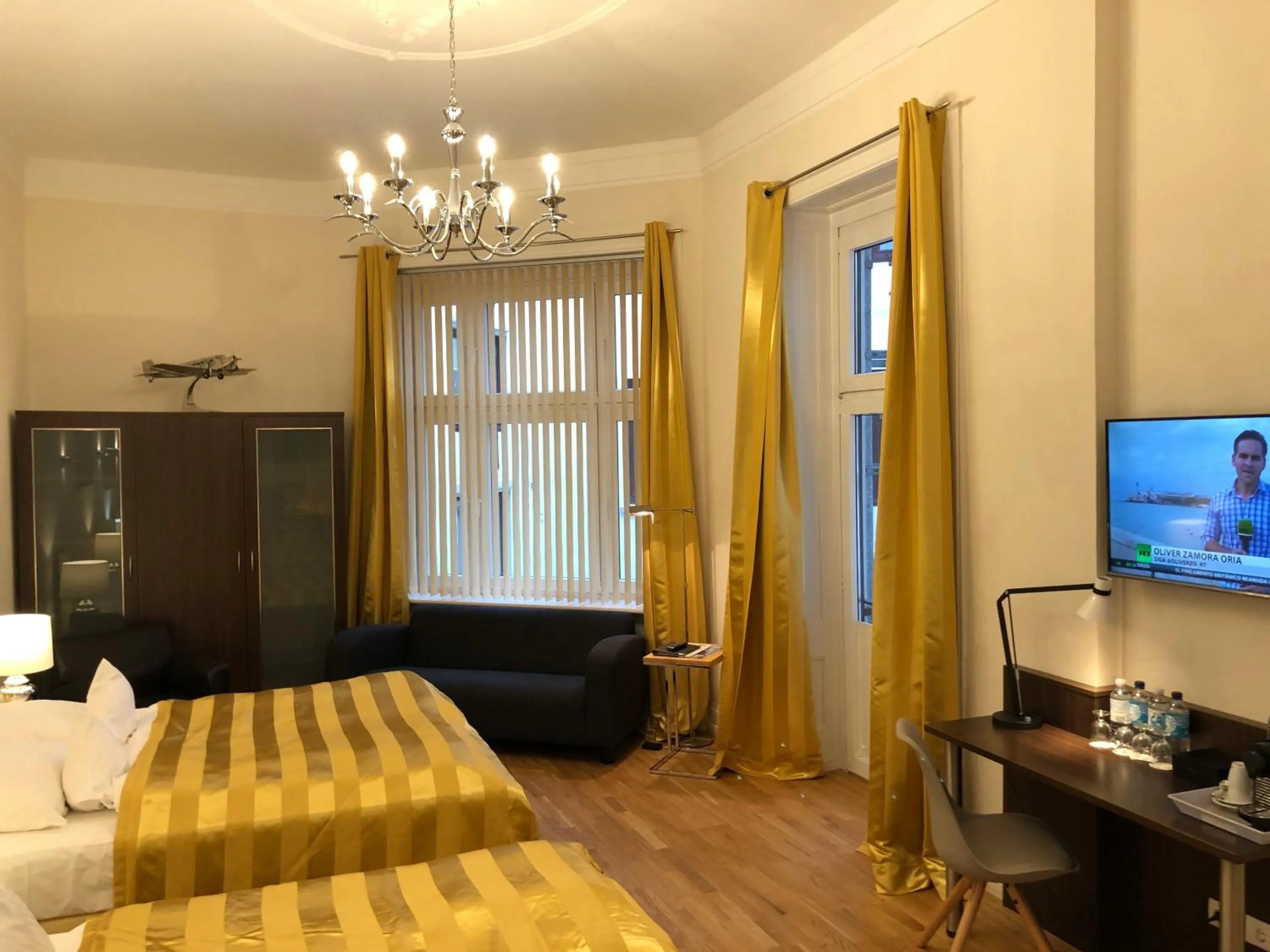 Photo of the whole room, Bed in Hotel Wagner im Dammtorpalais