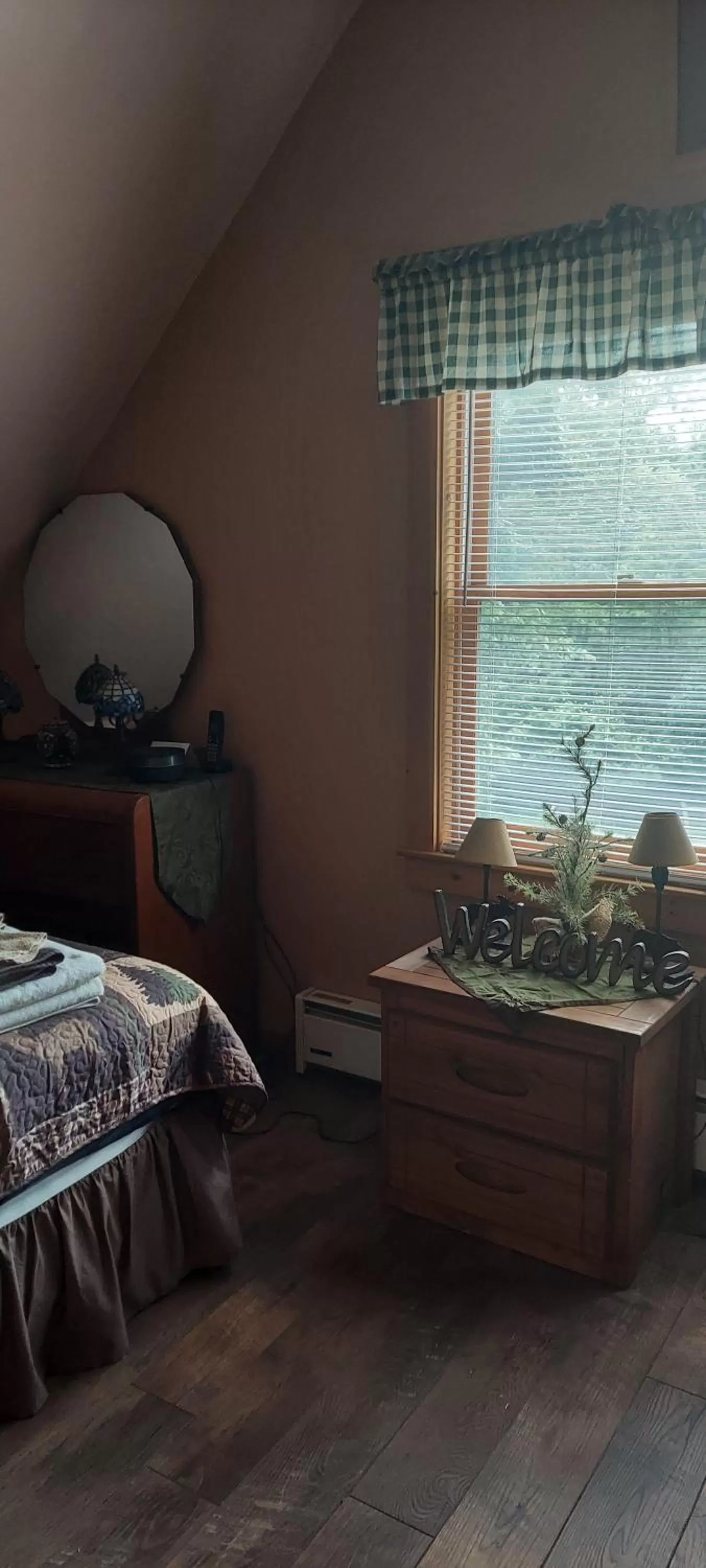 Bed in The Old Tioga Inn Bed and Breakfast