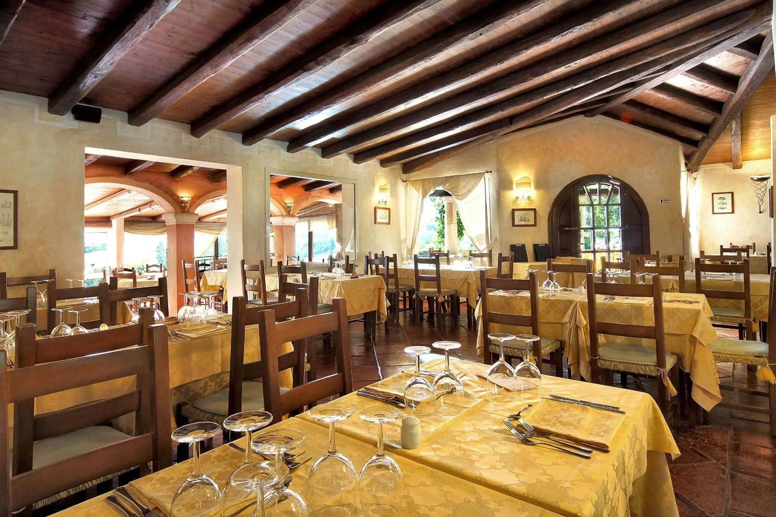 Restaurant/places to eat in Colonna Park Hotel