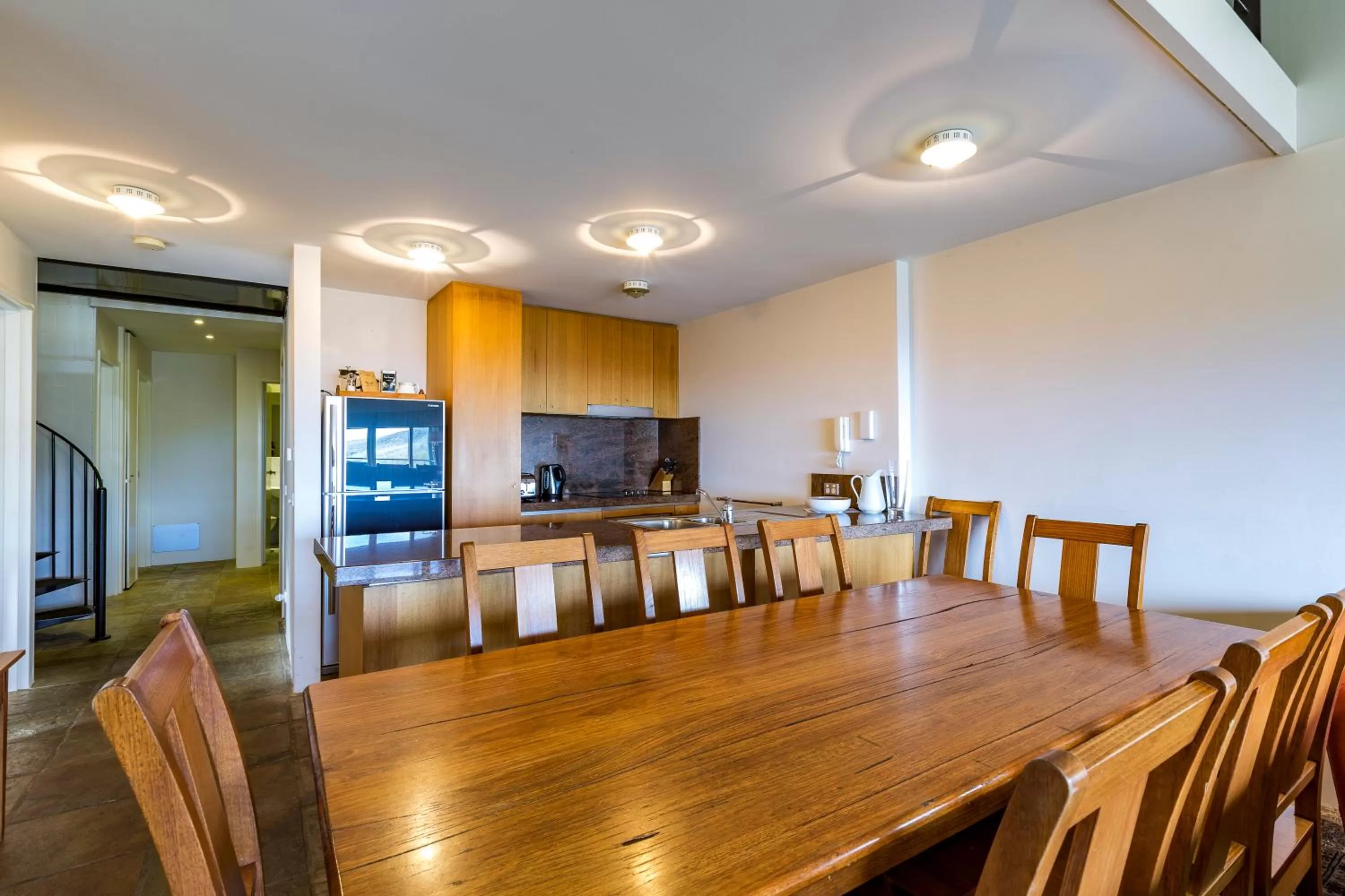 Living room, Restaurant/Places to Eat in Alpine Woodsmoke Apartments