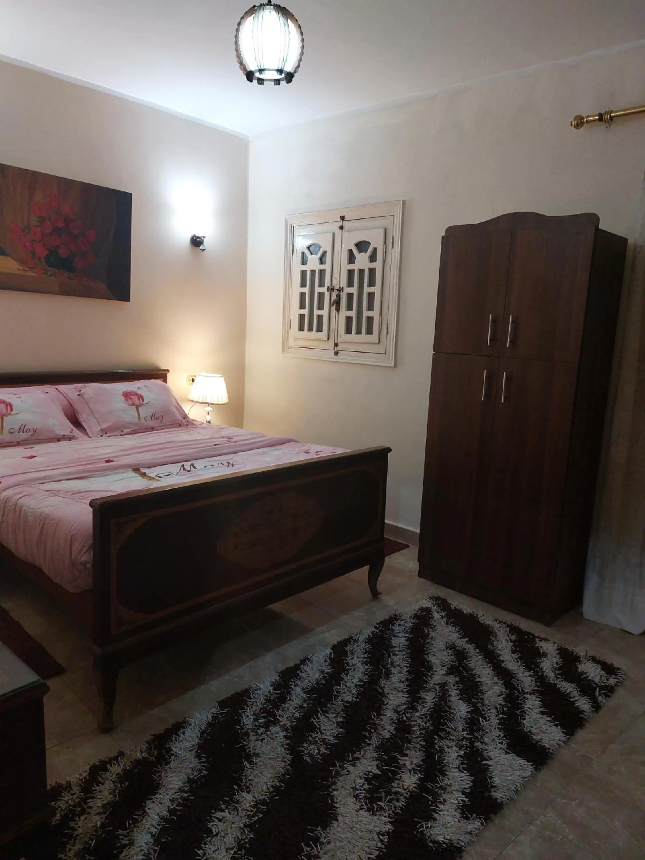 Bed in pyramid Giza city inn