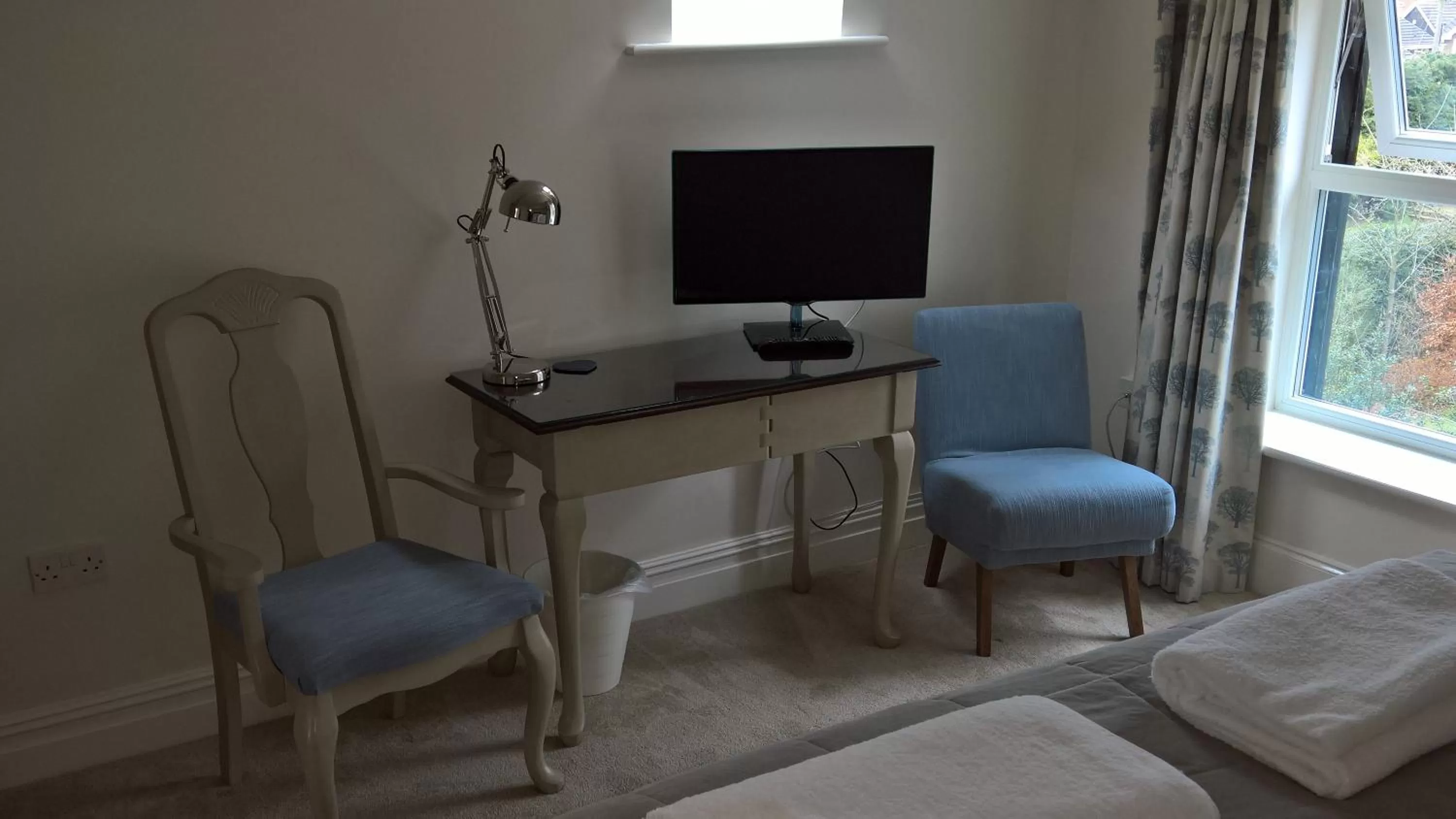 Seating area, TV/Entertainment Center in The Hive at 52