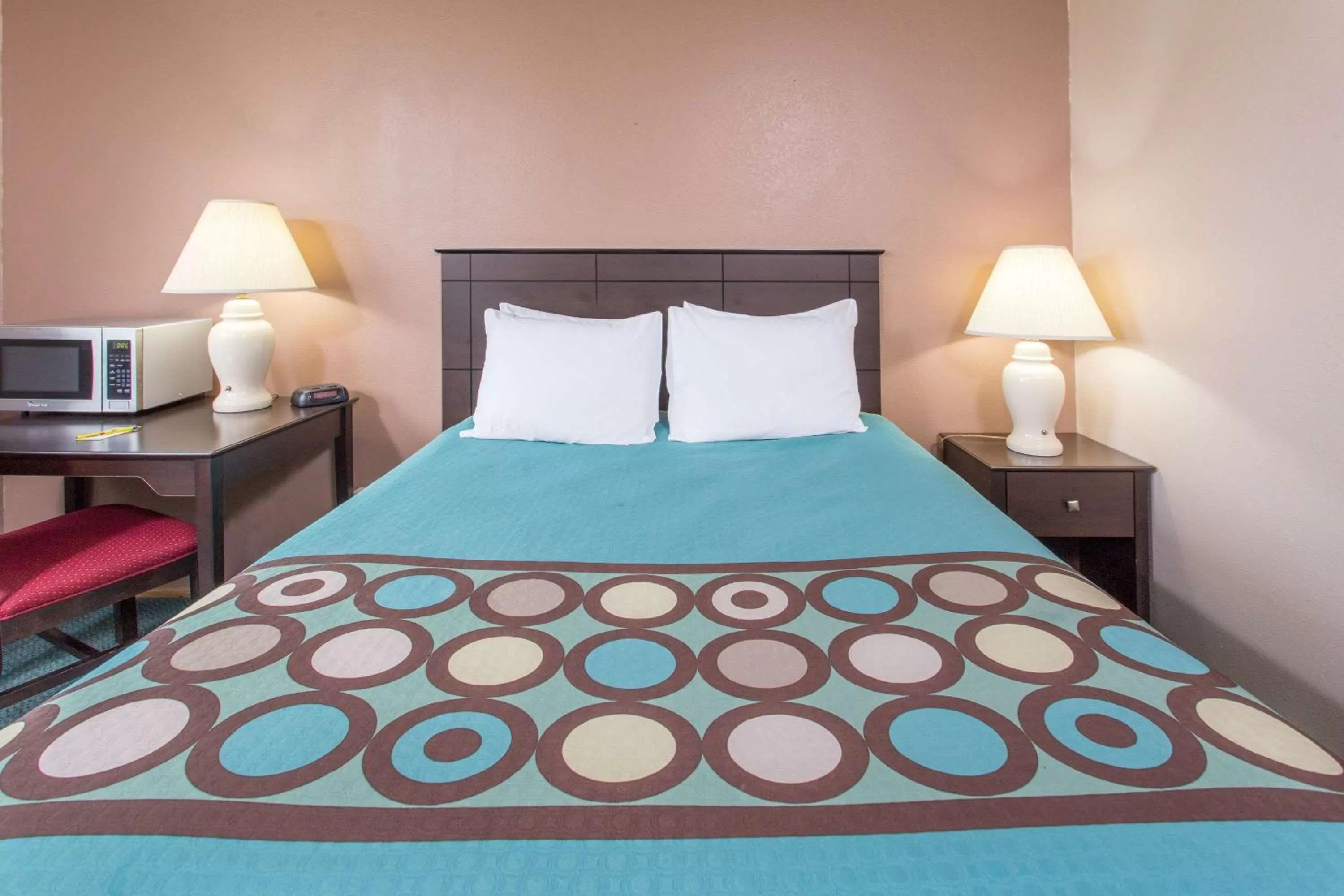 Photo of the whole room in Super 8 by Wyndham Austin MN