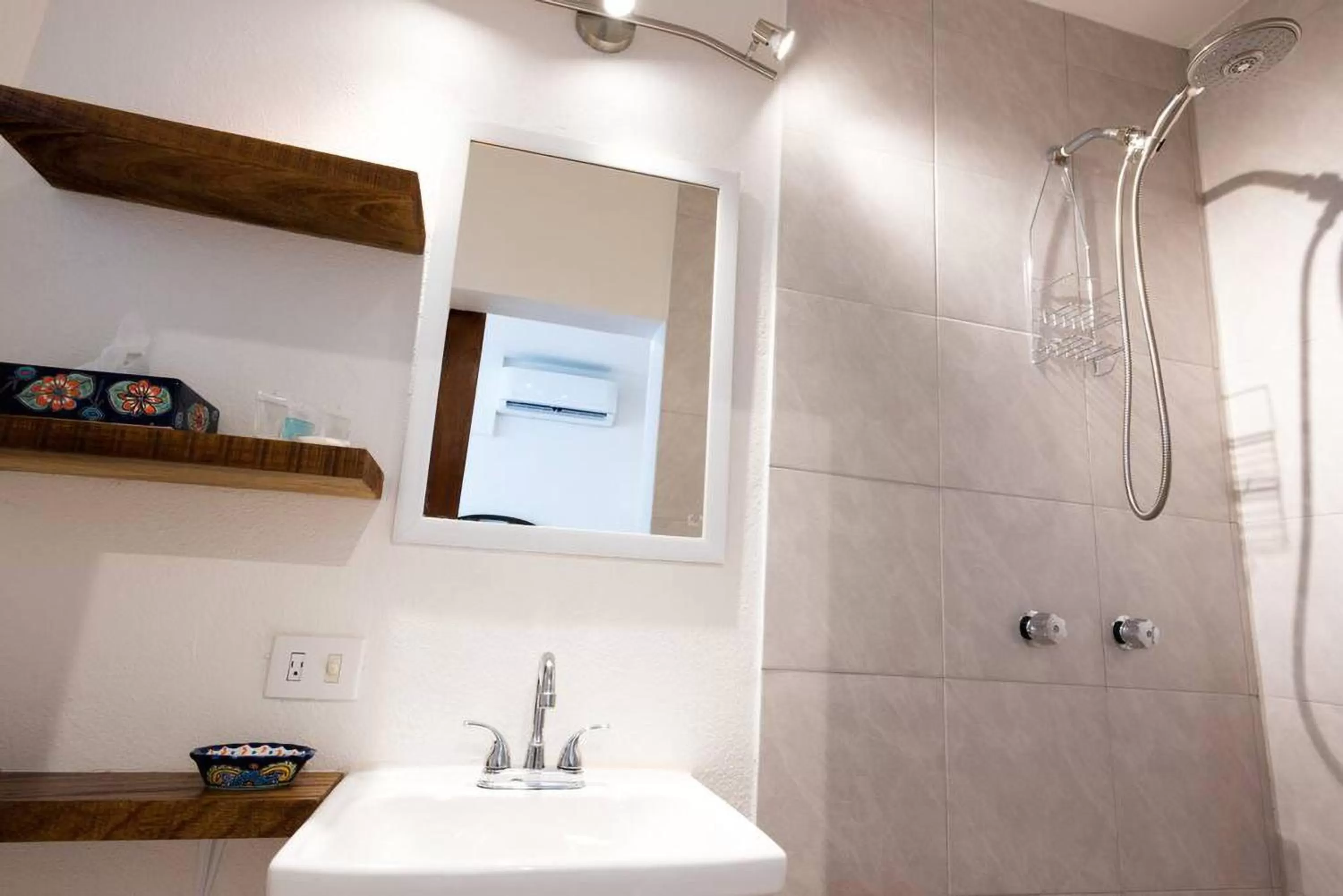 Shower in ZonaZ Boutique Hotel