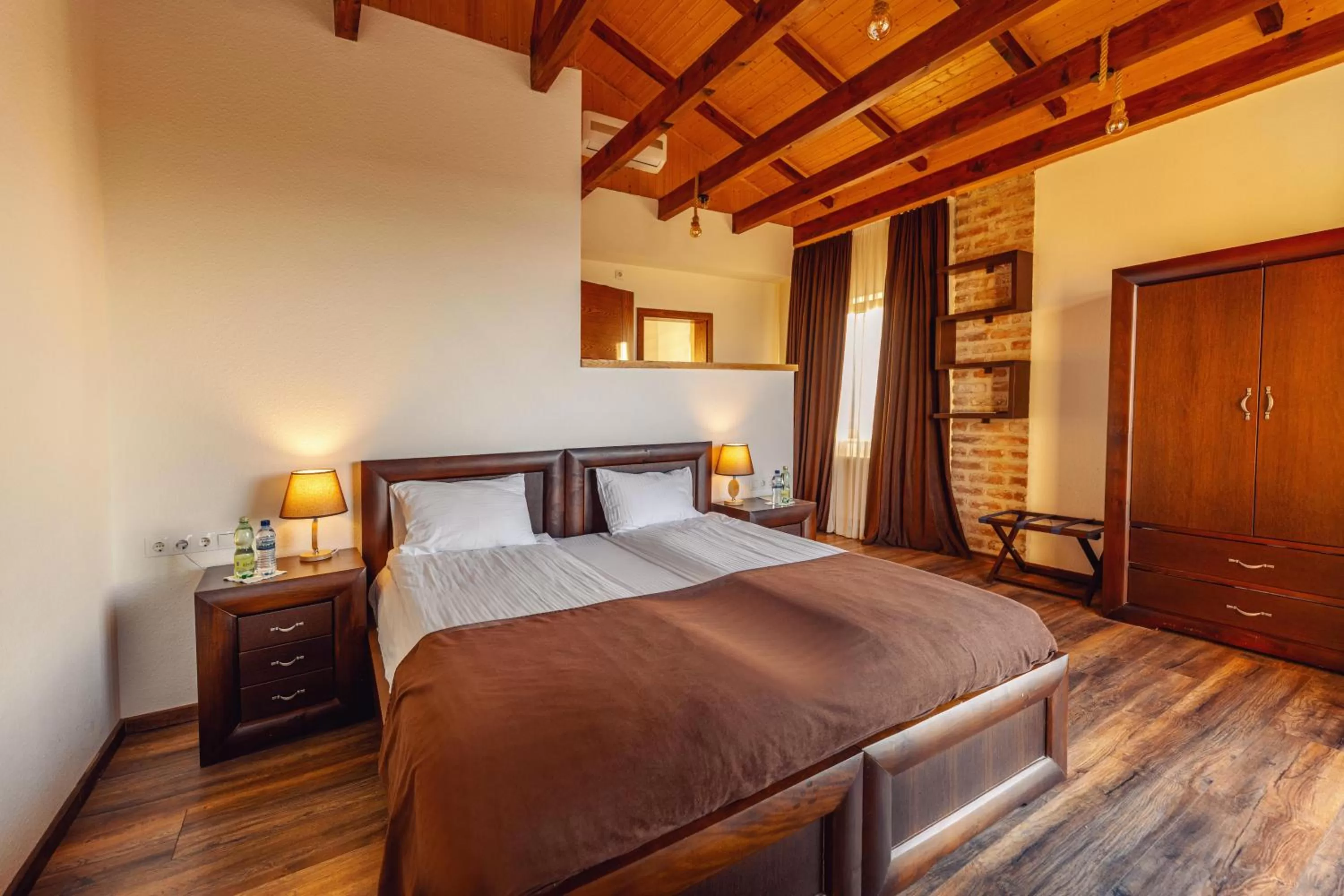 Photo of the whole room, Bed in Schuchmann Wines Château,Villas & SPA