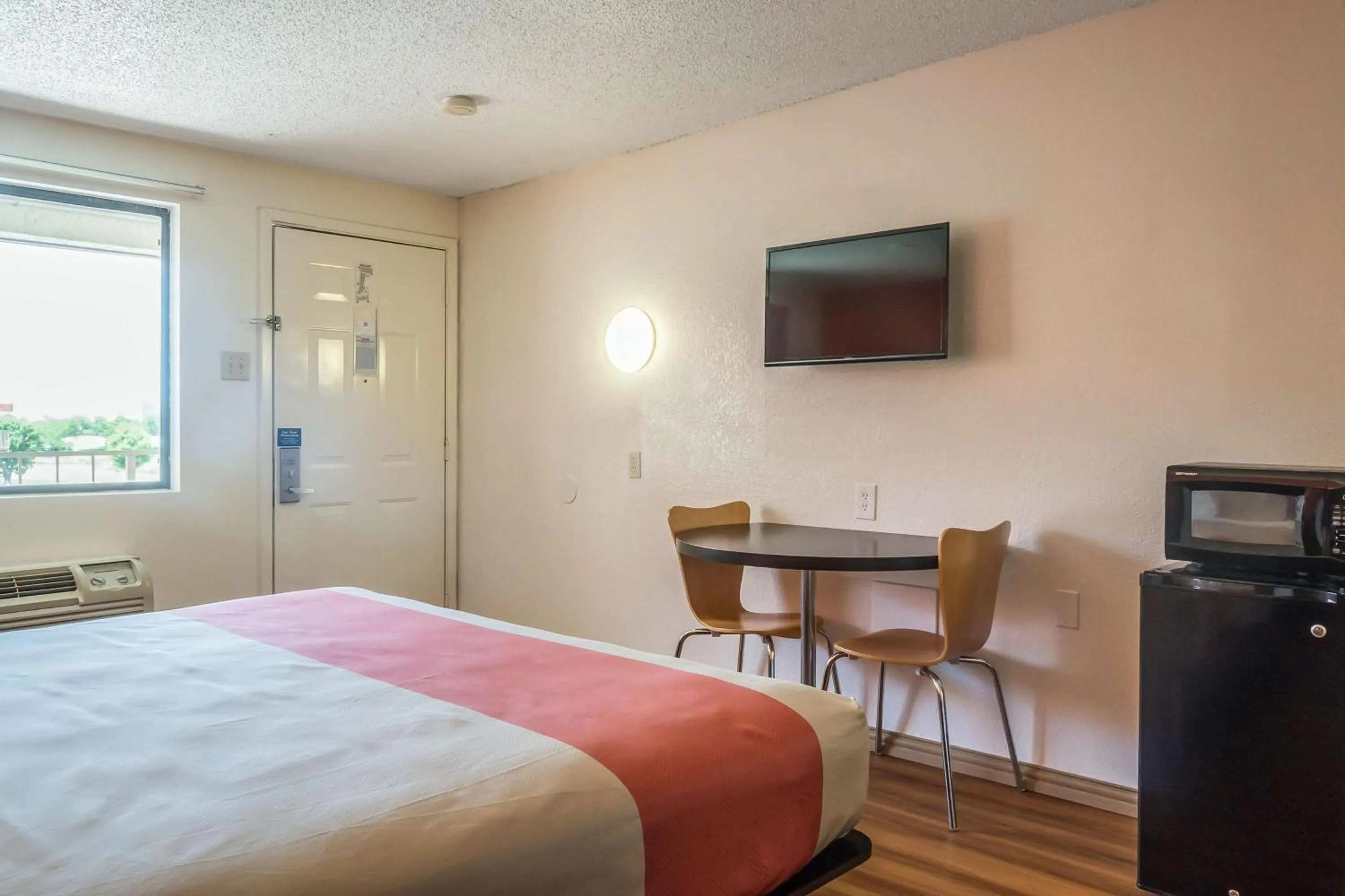 TV and multimedia, Bed in Motel 6-Mesquite, TX - Rodeo - Convention Ctr