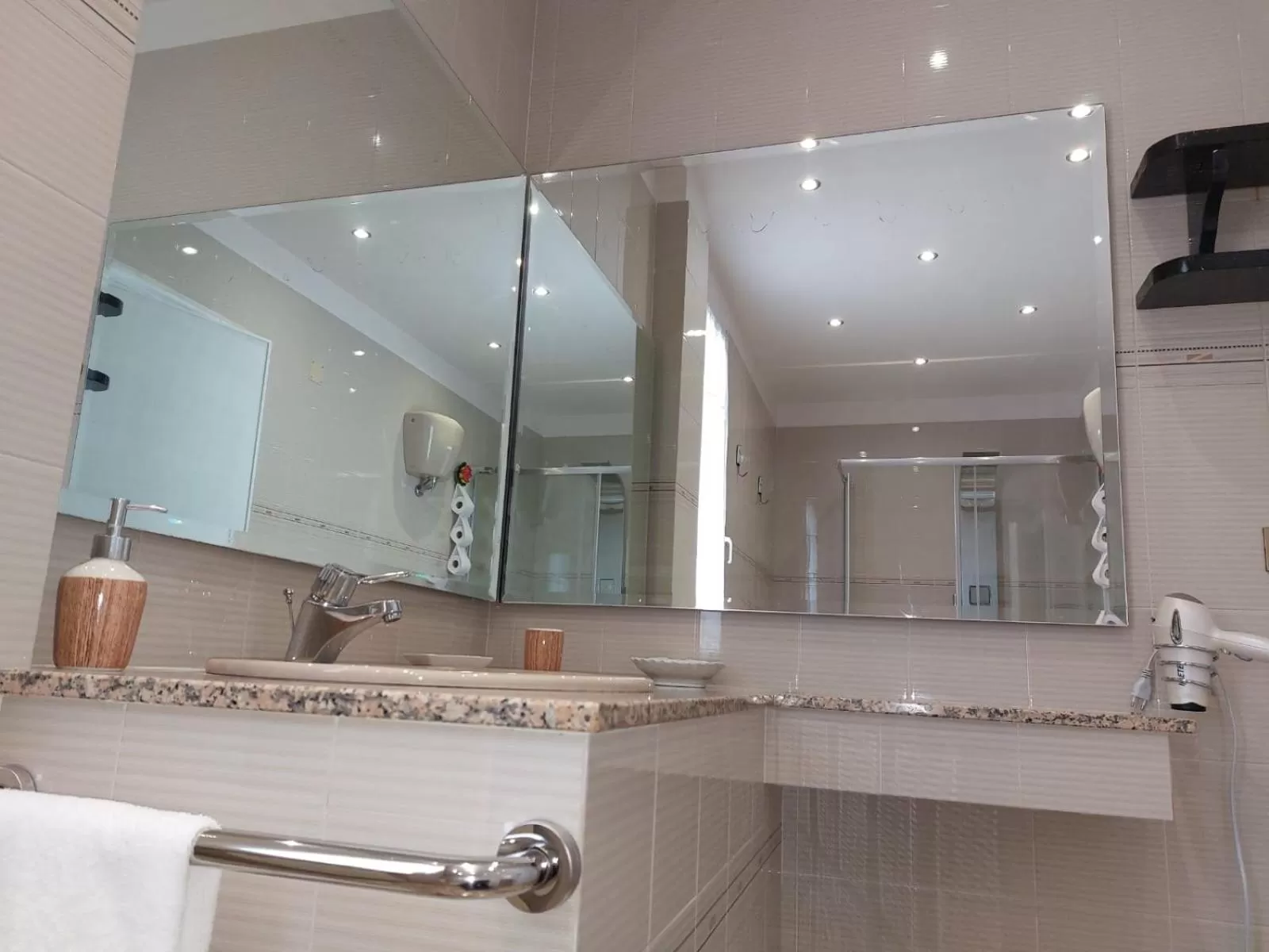 Bathroom in Pepe Rosa