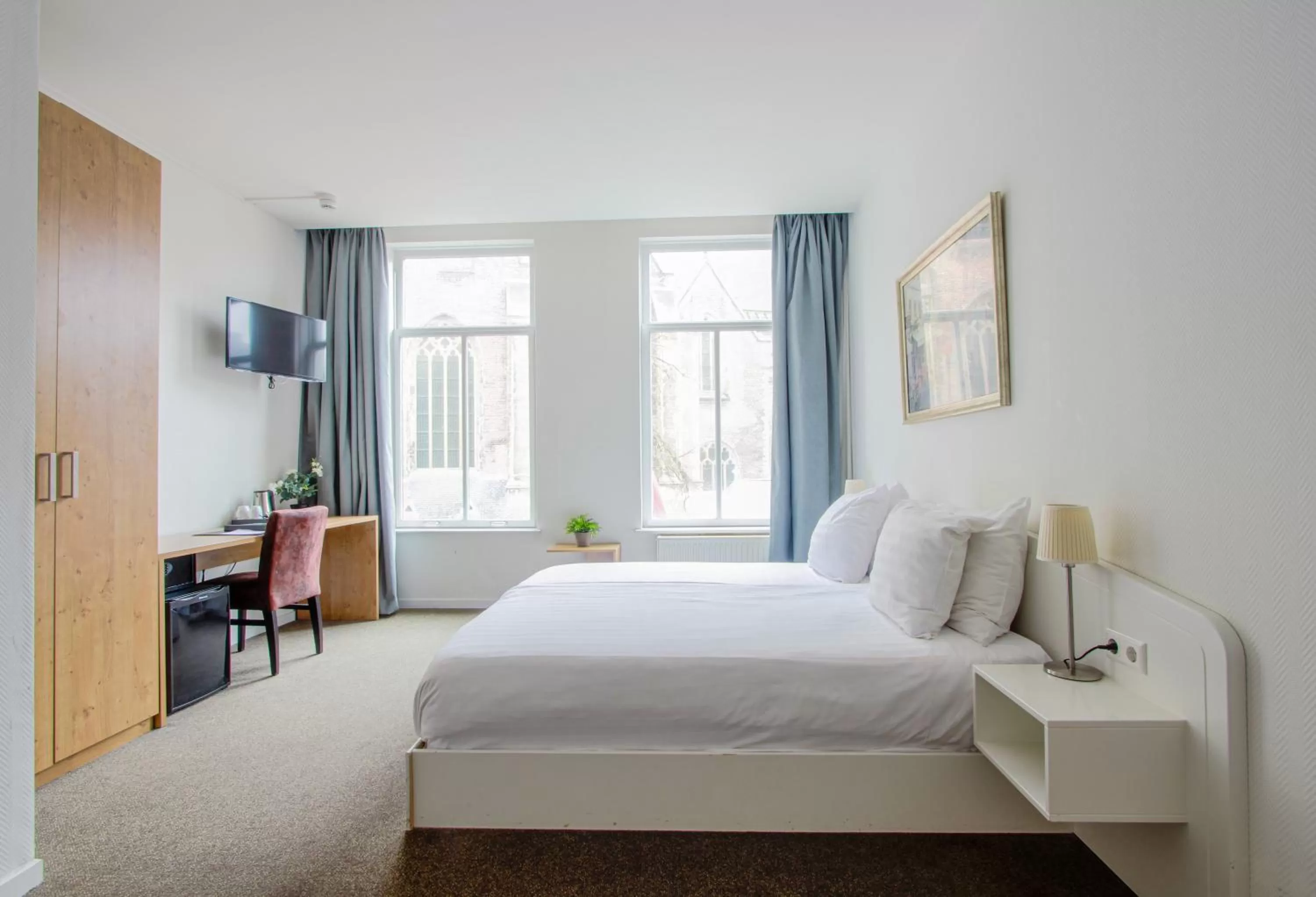 Bed in Ambassador City Centre Hotel