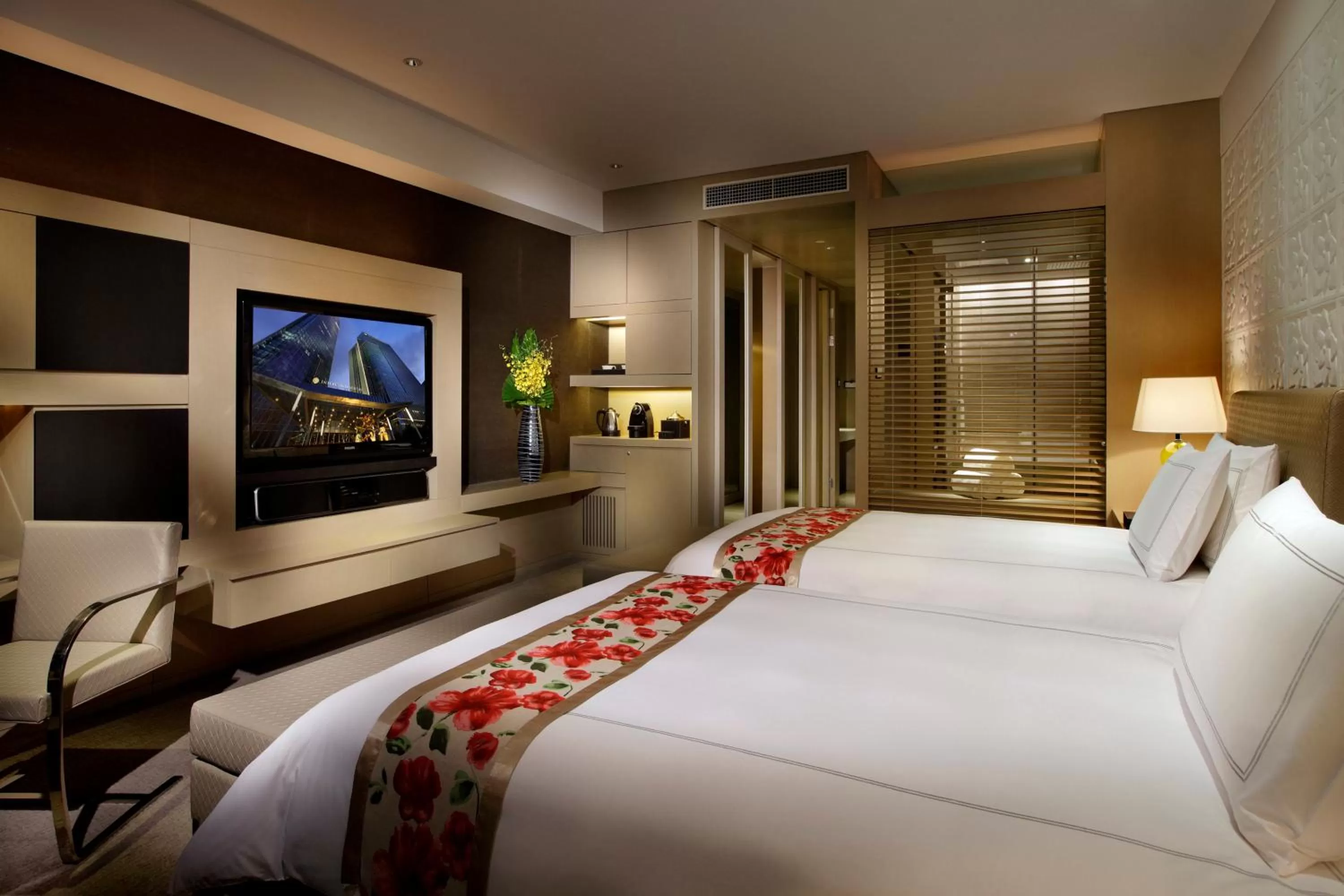 Property building, Bed in InterContinental Shanghai Jing' An by IHG