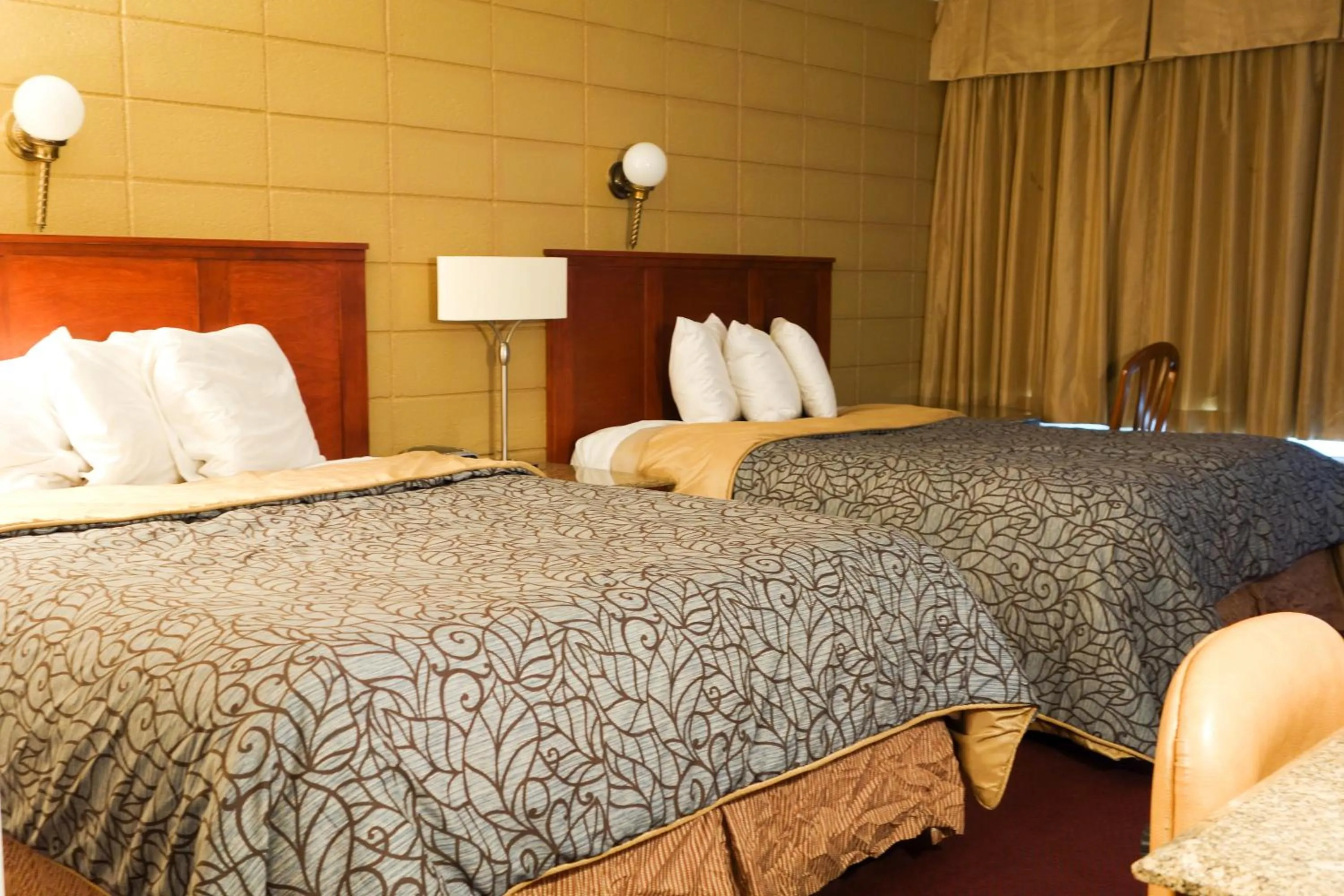 Photo of the whole room, Bed in Cabana Inn - Boise