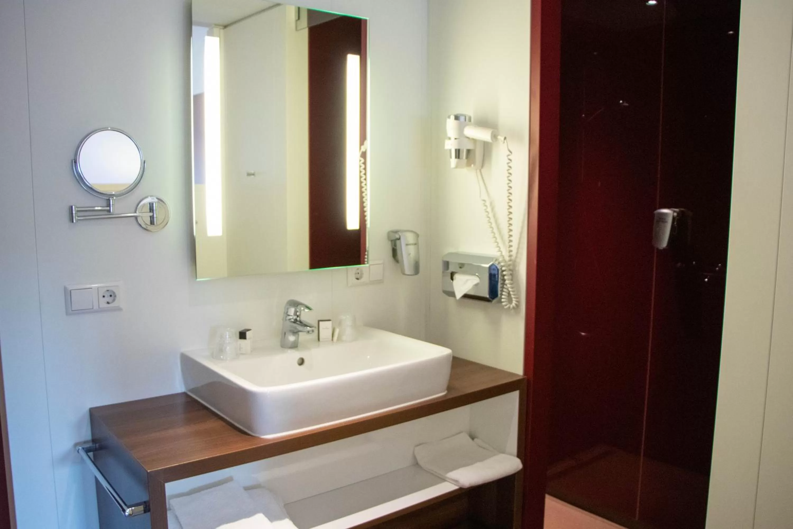 Bathroom in City Hotel Gouda, WorldHotels Crafted Collection