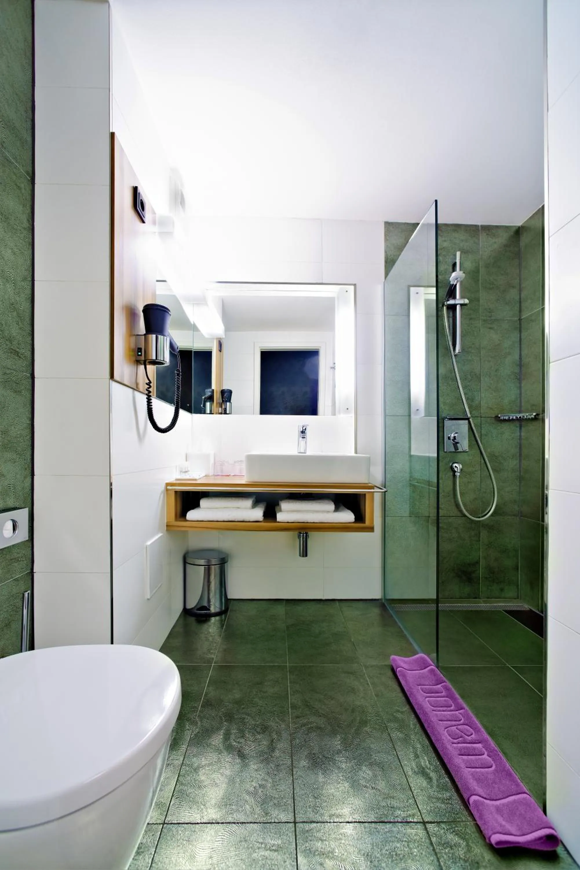 Shower in Bohem Art Hotel