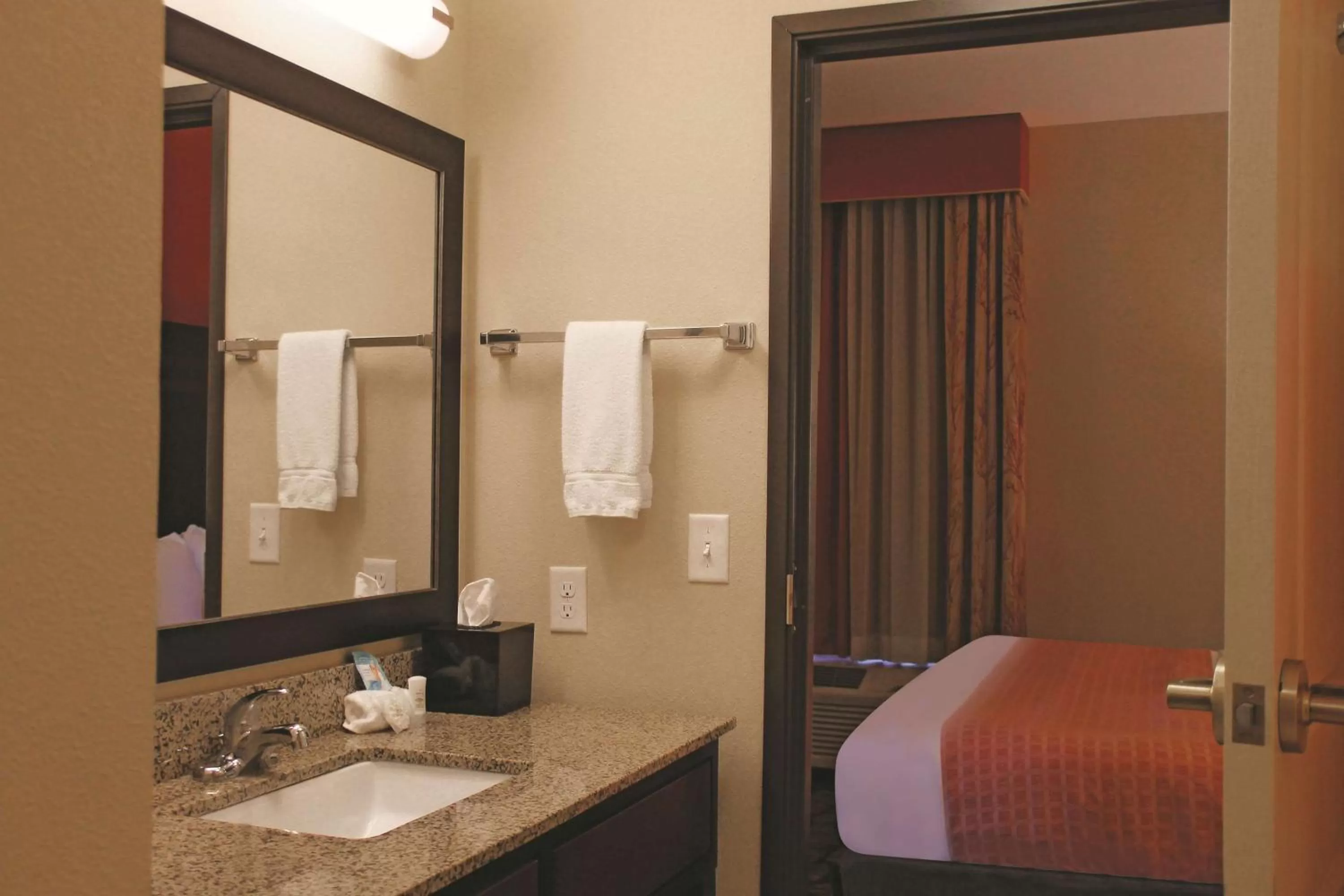 Photo of the whole room in La Quinta by Wyndham Pecos