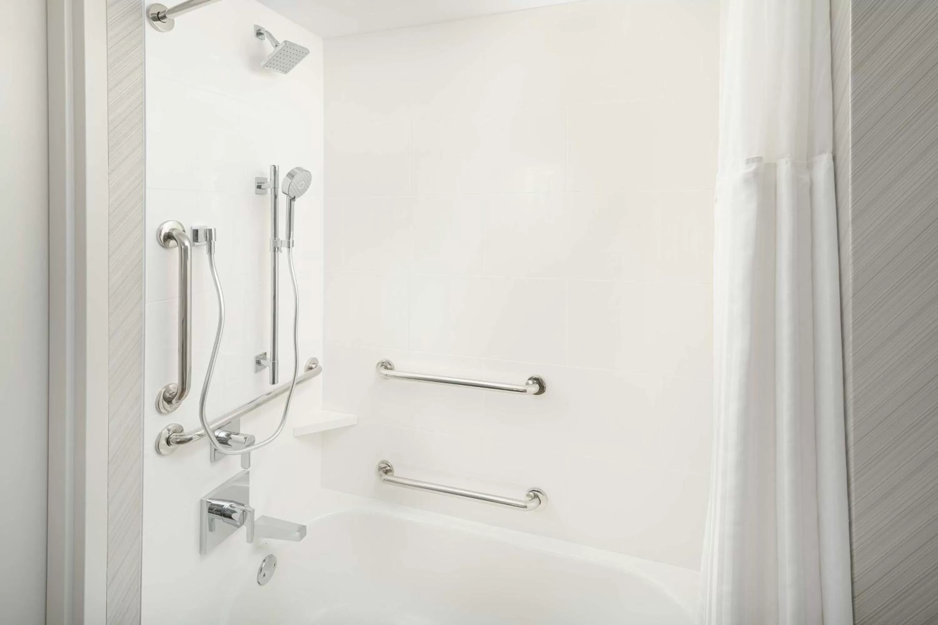 Bathroom in Hilton Garden Inn Chattanooga/Hamilton Place