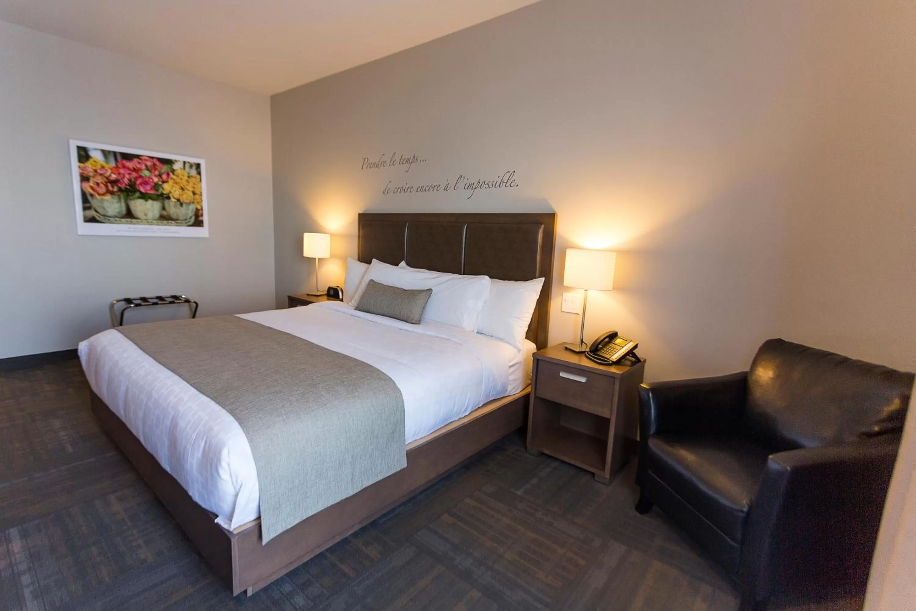 Bed in Hôtel et Pavillons Le Petit Manoir du Casino