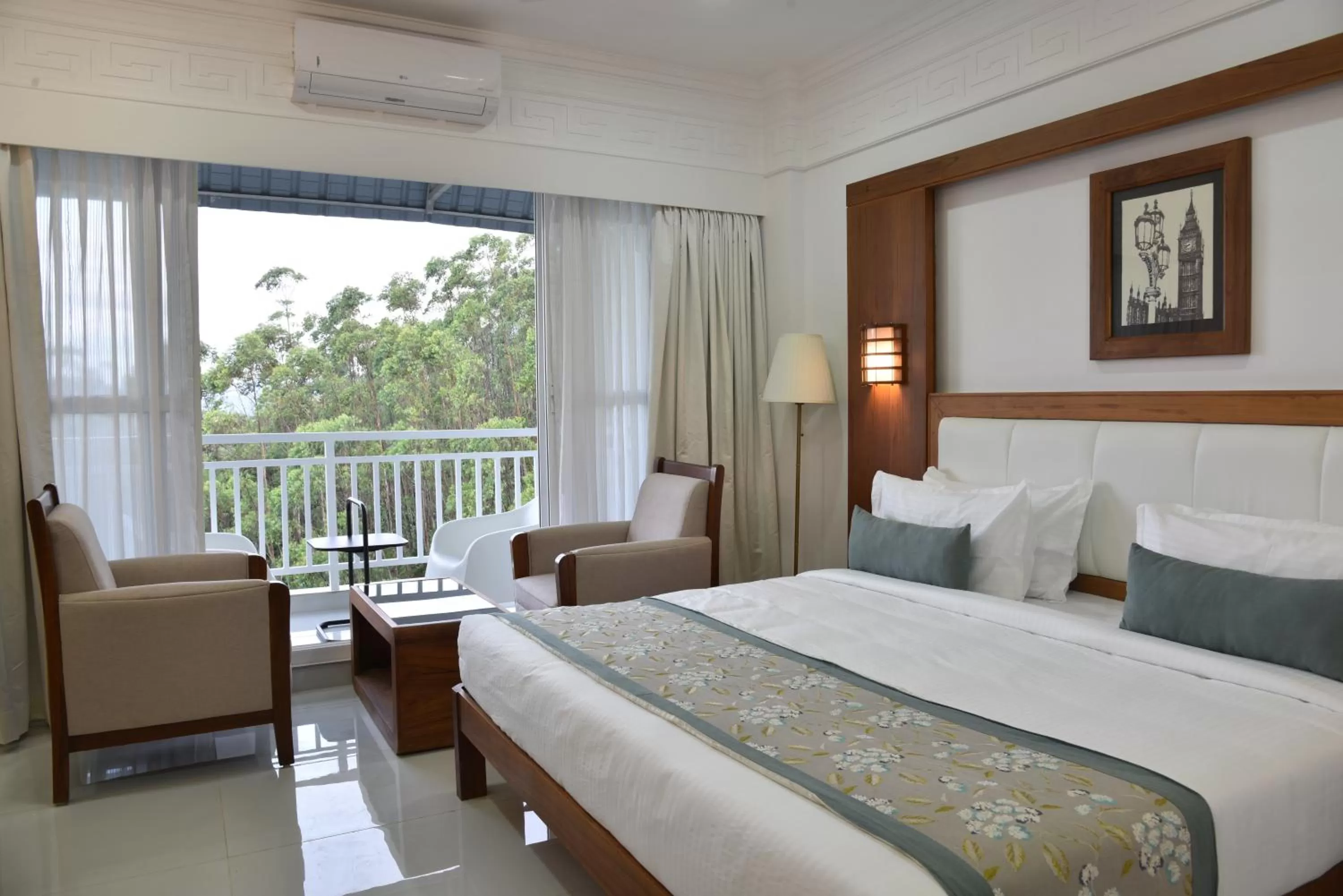 Mountain view, Bed in HOTEL WHITE HOUSE, Munnar