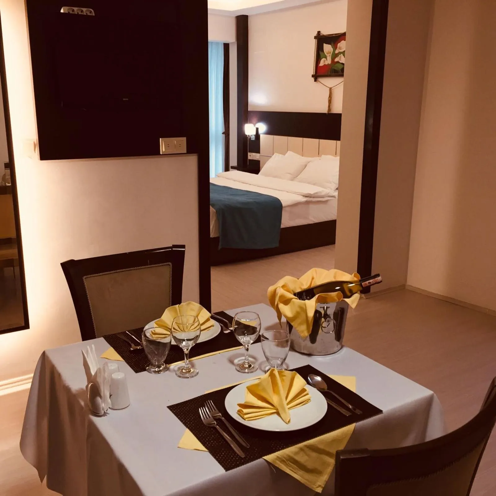 Drinks, Bed in Buyuk Velic Hotel