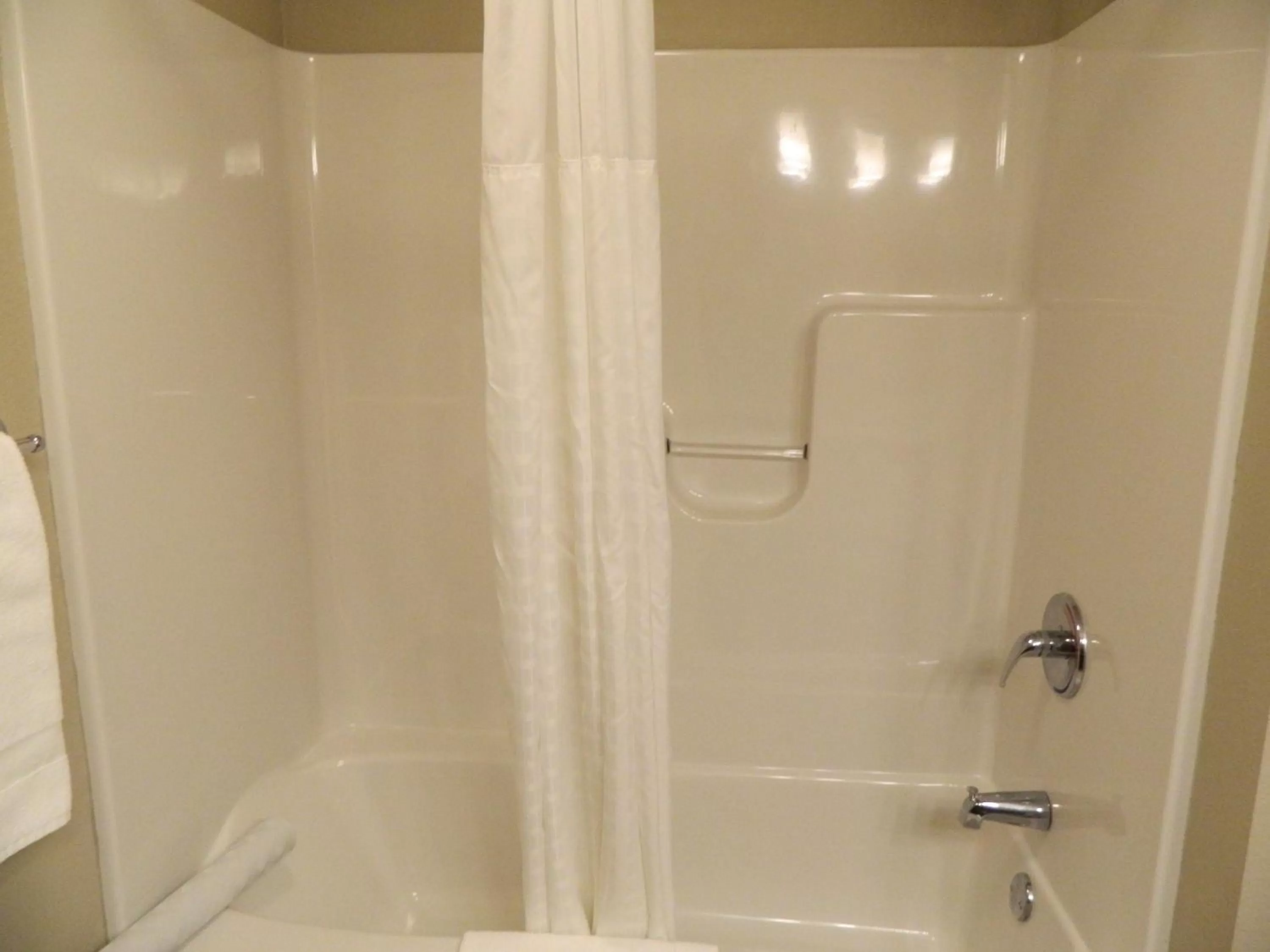 Brookstone Lodge & Suites