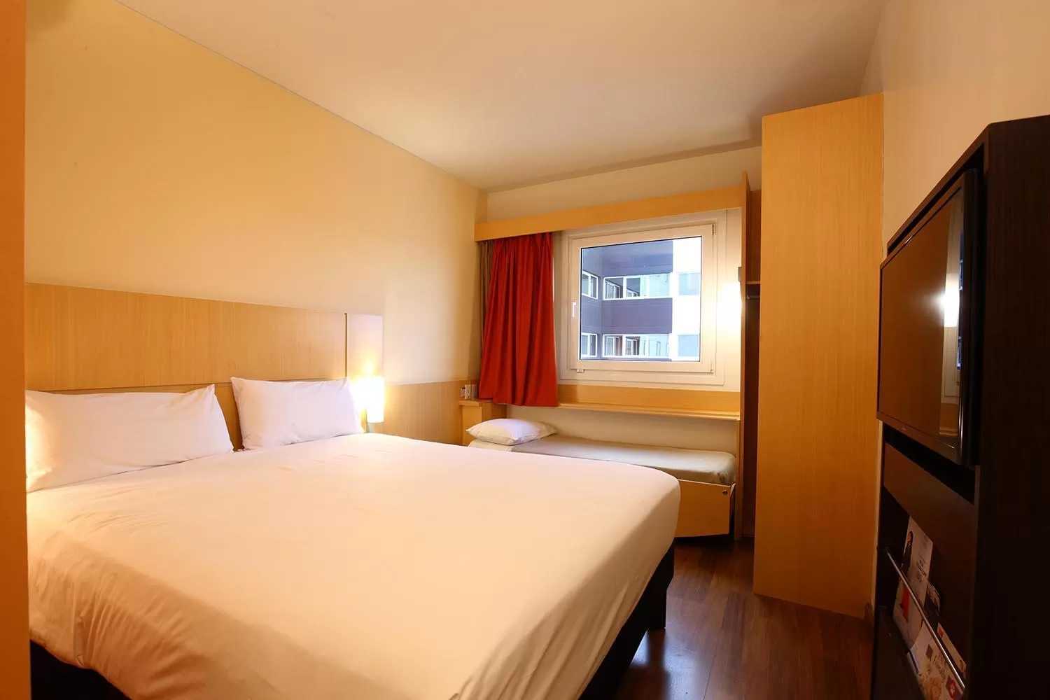 Photo of the whole room, Bed in ibis Buenos Aires Obelisco