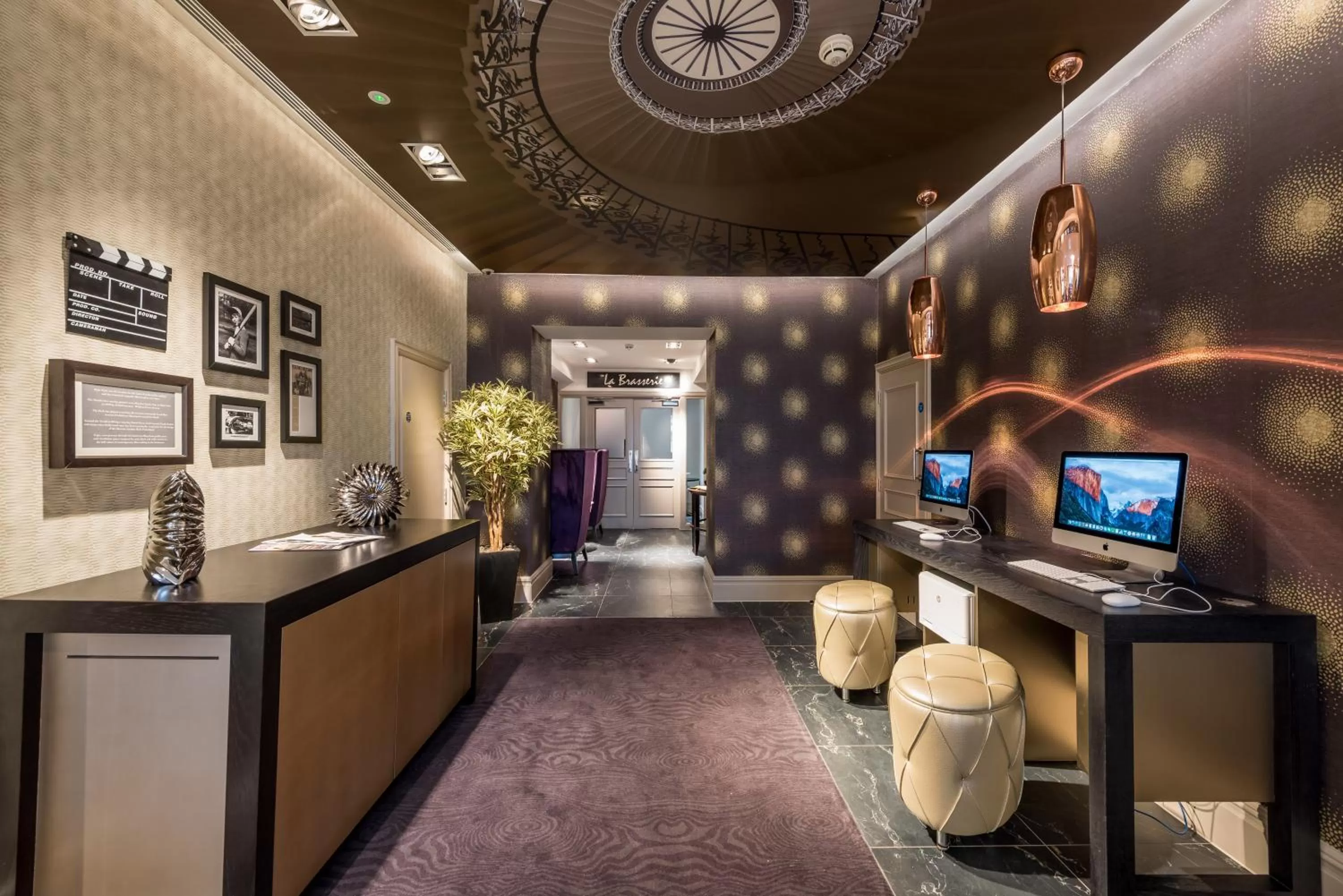 Lobby or reception in Mercure London Hyde Park Hotel