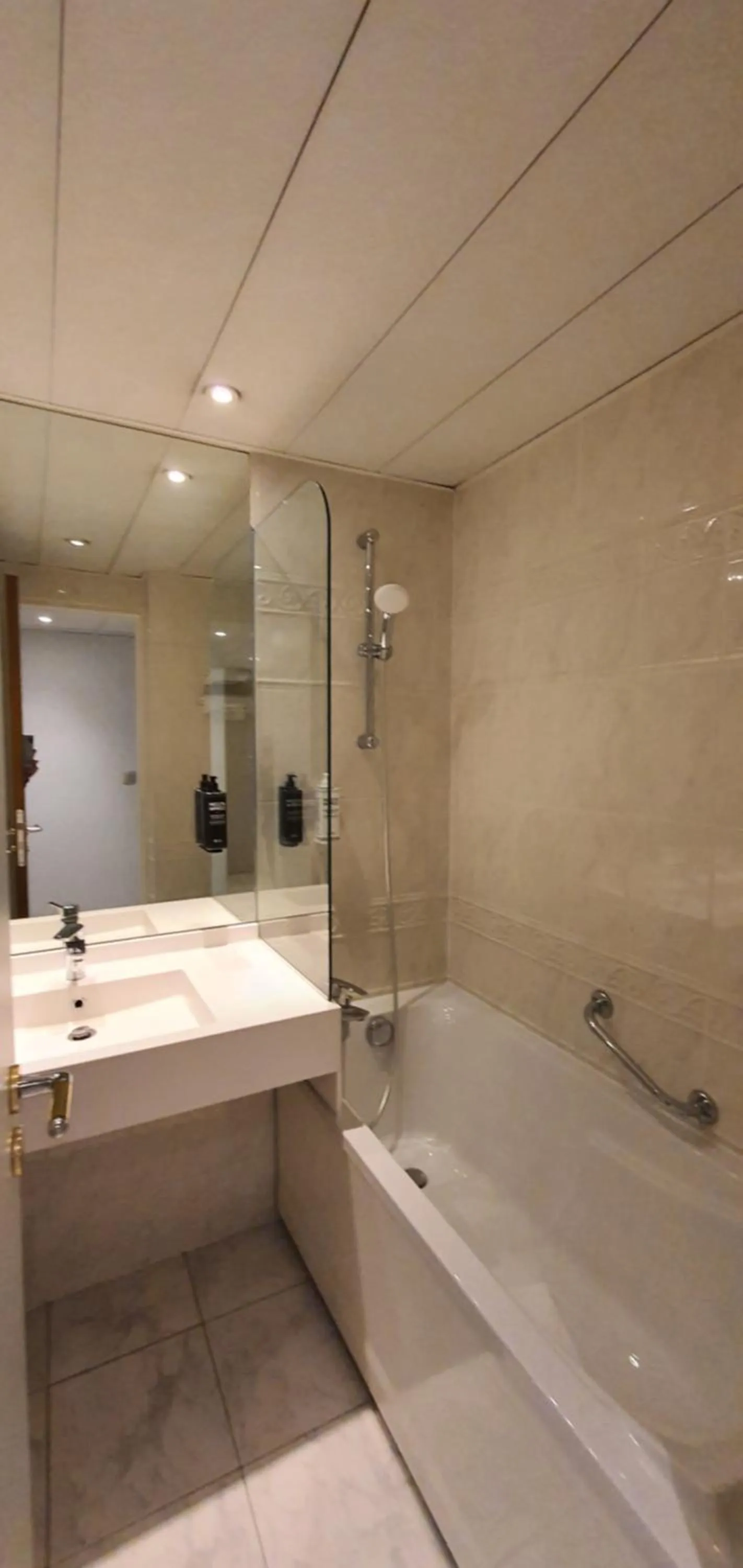Bathroom in ibis Styles Paris Tolbiac Bibliotheque
