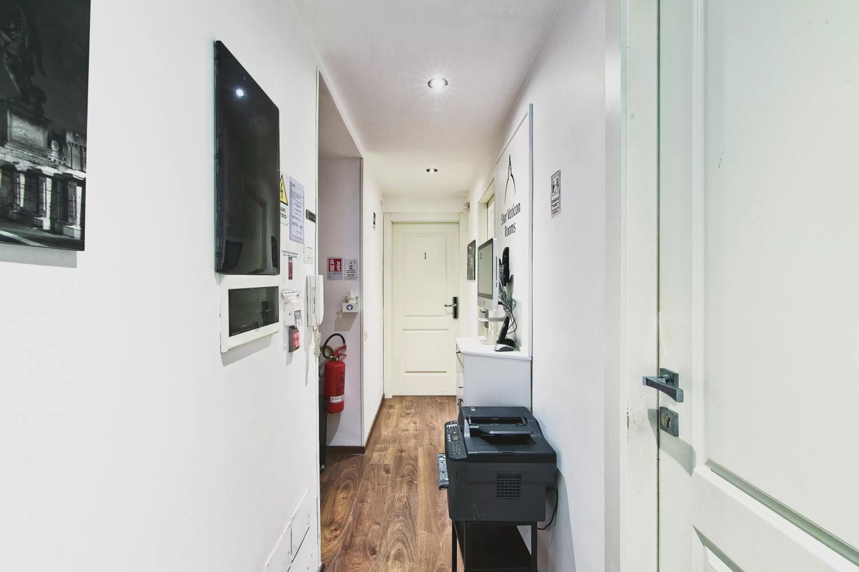 TV and multimedia in Star Vatican Rooms