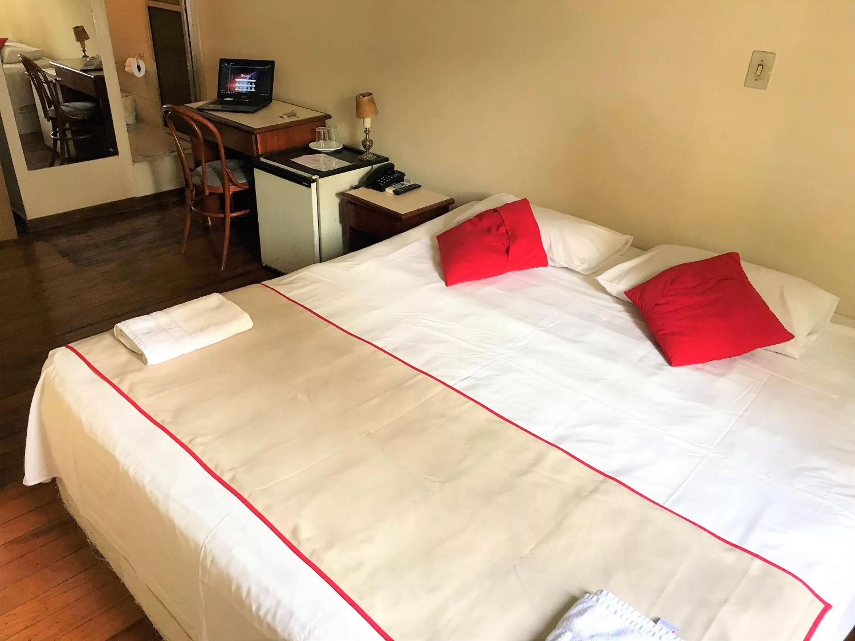 Bedroom, Bed in Hotel São Jorge São Paulo - Próximo a 25 de março, região do Brás, fácil acesso ao Expo Center Norte e Mercado Municipal SP