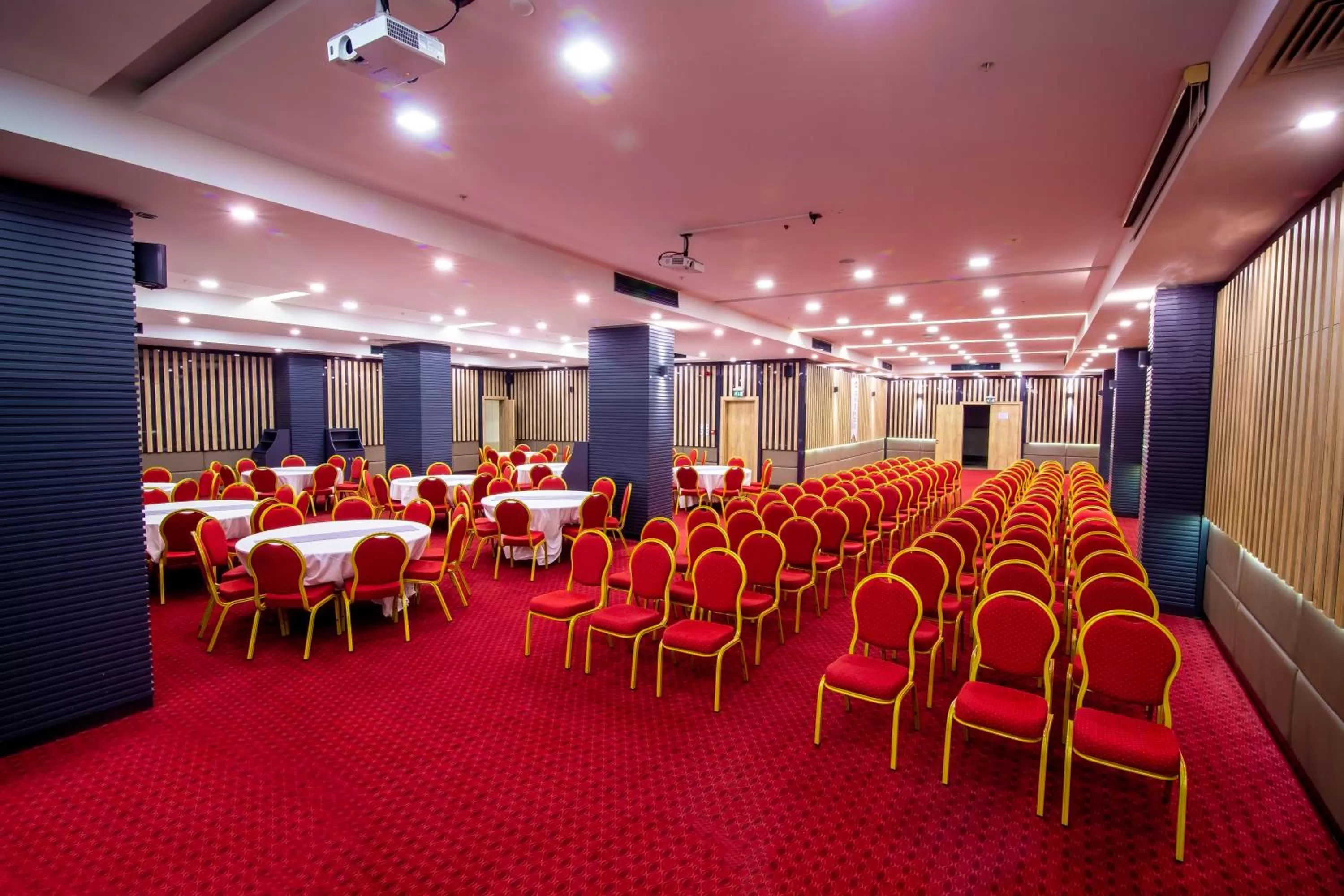 Business facilities in Ramada Encore by Wyndham Gebze