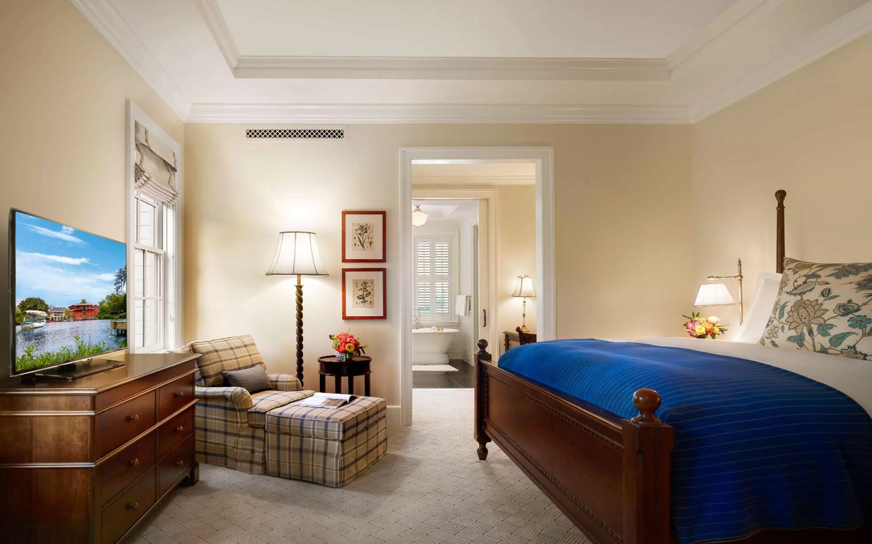 Photo of the whole room, Bed in Montage Palmetto Bluff