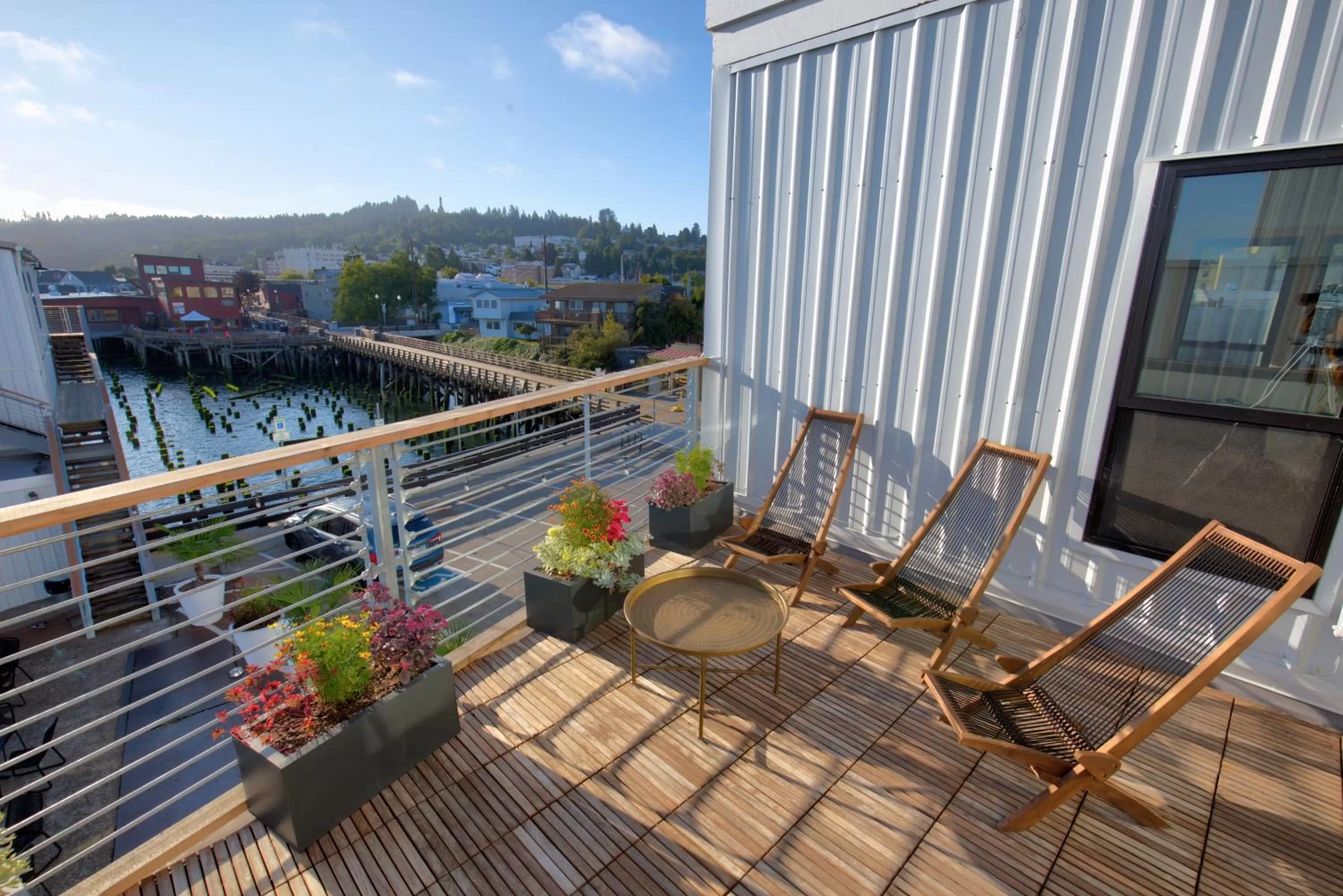 Patio in Bowline Hotel