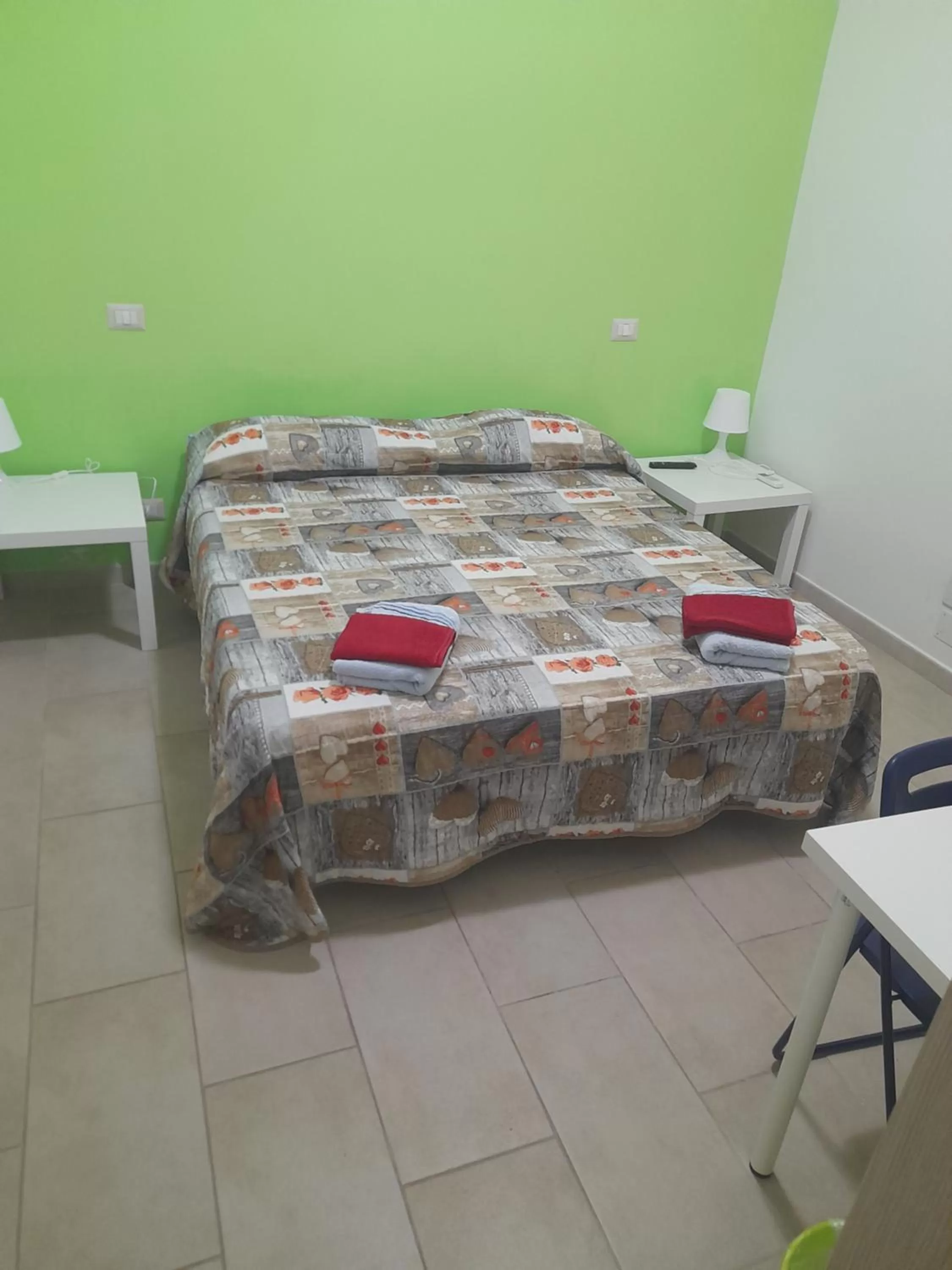 Photo of the whole room, Bed in CTA Catania Aeroporto fontanarossa taxi aeroporto h24 gratis reception h24