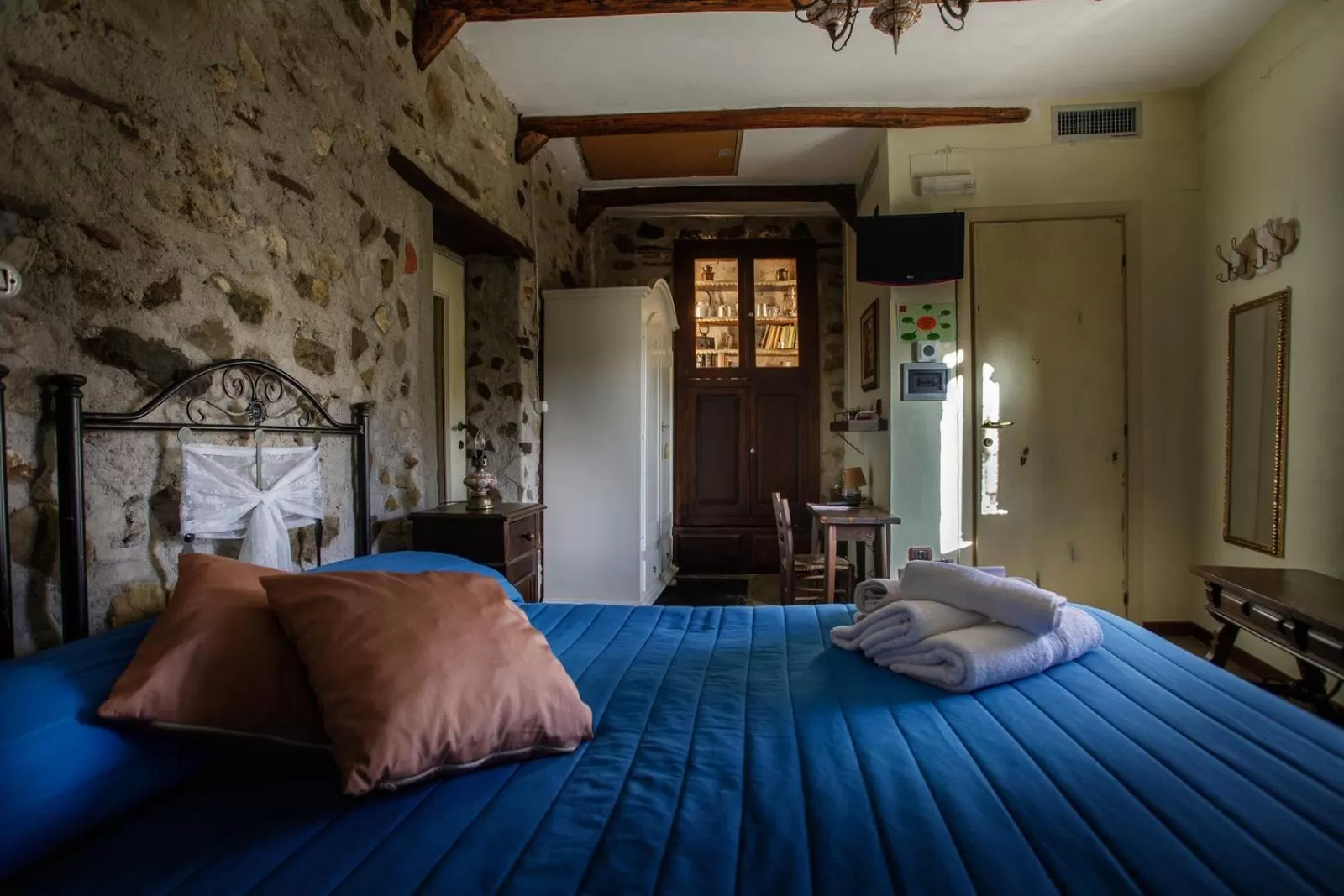 Bedroom, Bed in B&B La Voce del Fiume Dimora storica di Charme