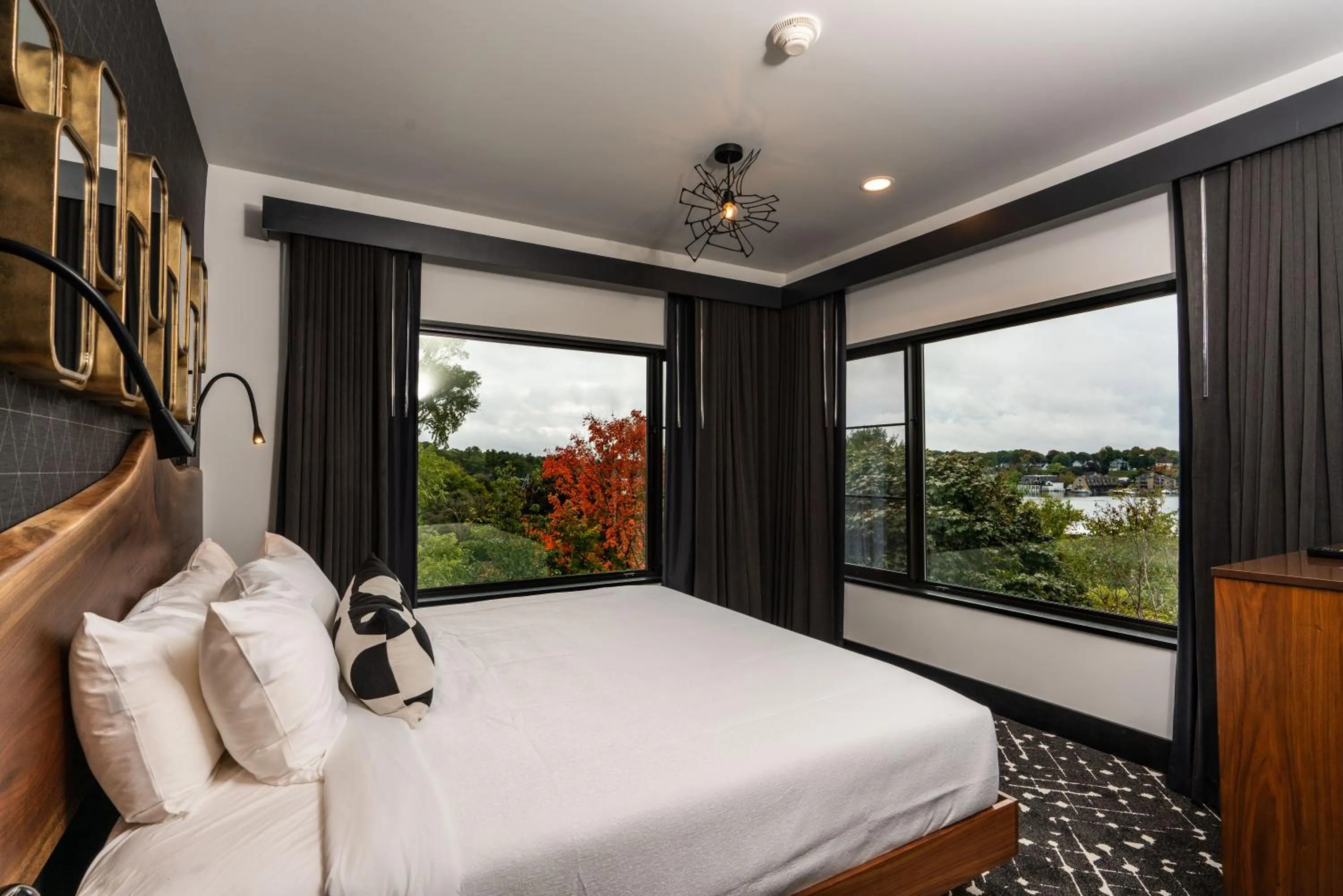 Bed in The Earl in Charlevoix