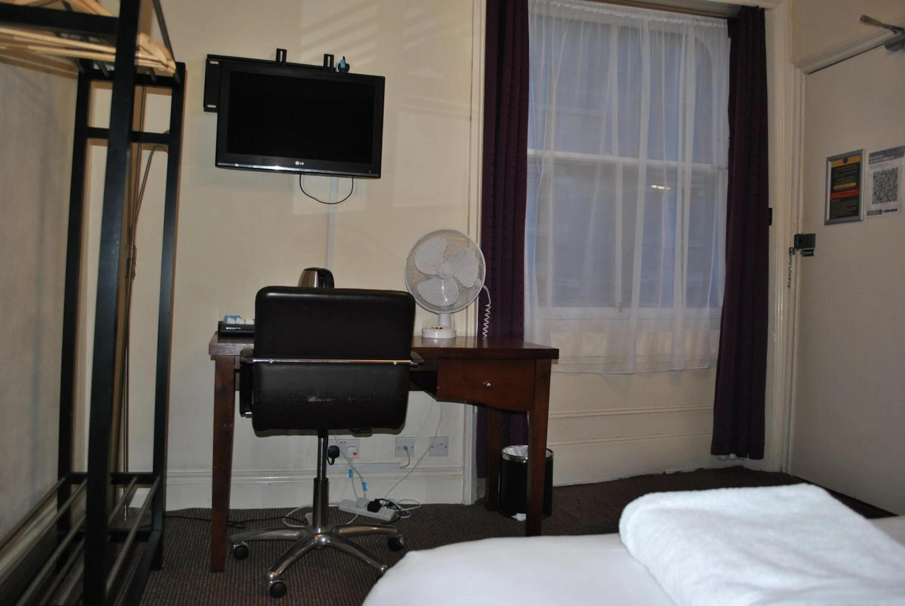 TV and multimedia, Bed in Town House Rooms