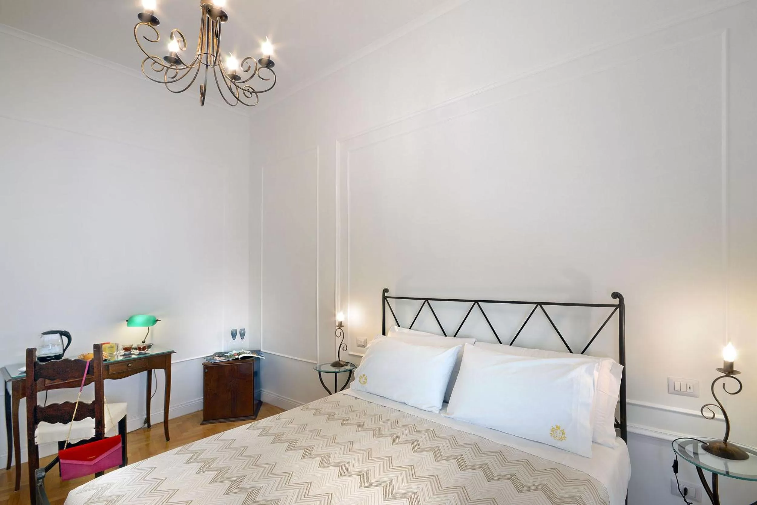 Photo of the whole room, Bed in Residenza Borbonica